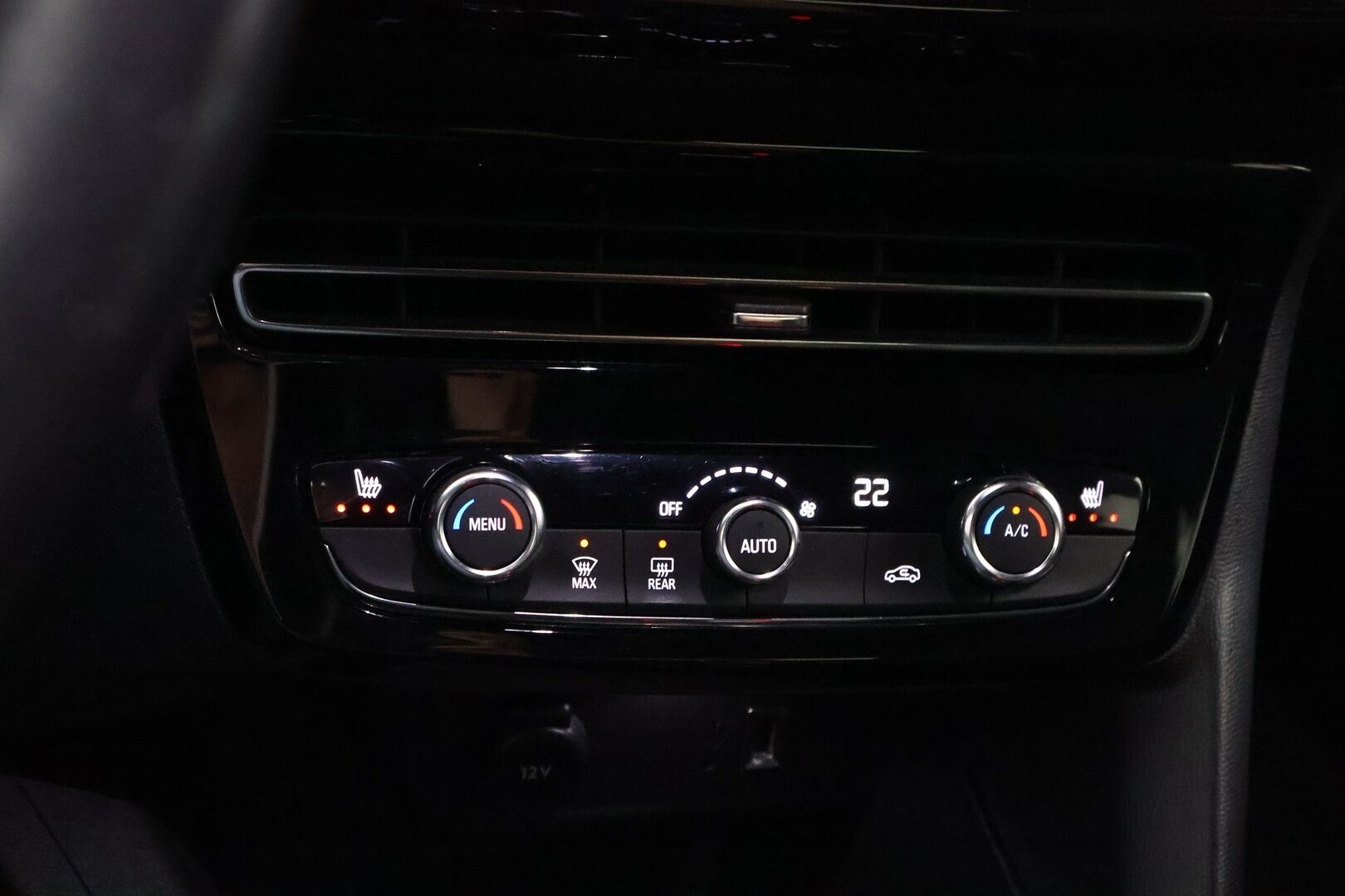 Opel Mokka 2021 Ultimate Plus 136 automaatti - Adapt.Vakkari / Digimittari / Merkkihuollot / 360-Kamera / LUX LED / Nahka-Alcantara / Ratinlämmitys / Huippuvarusteet!