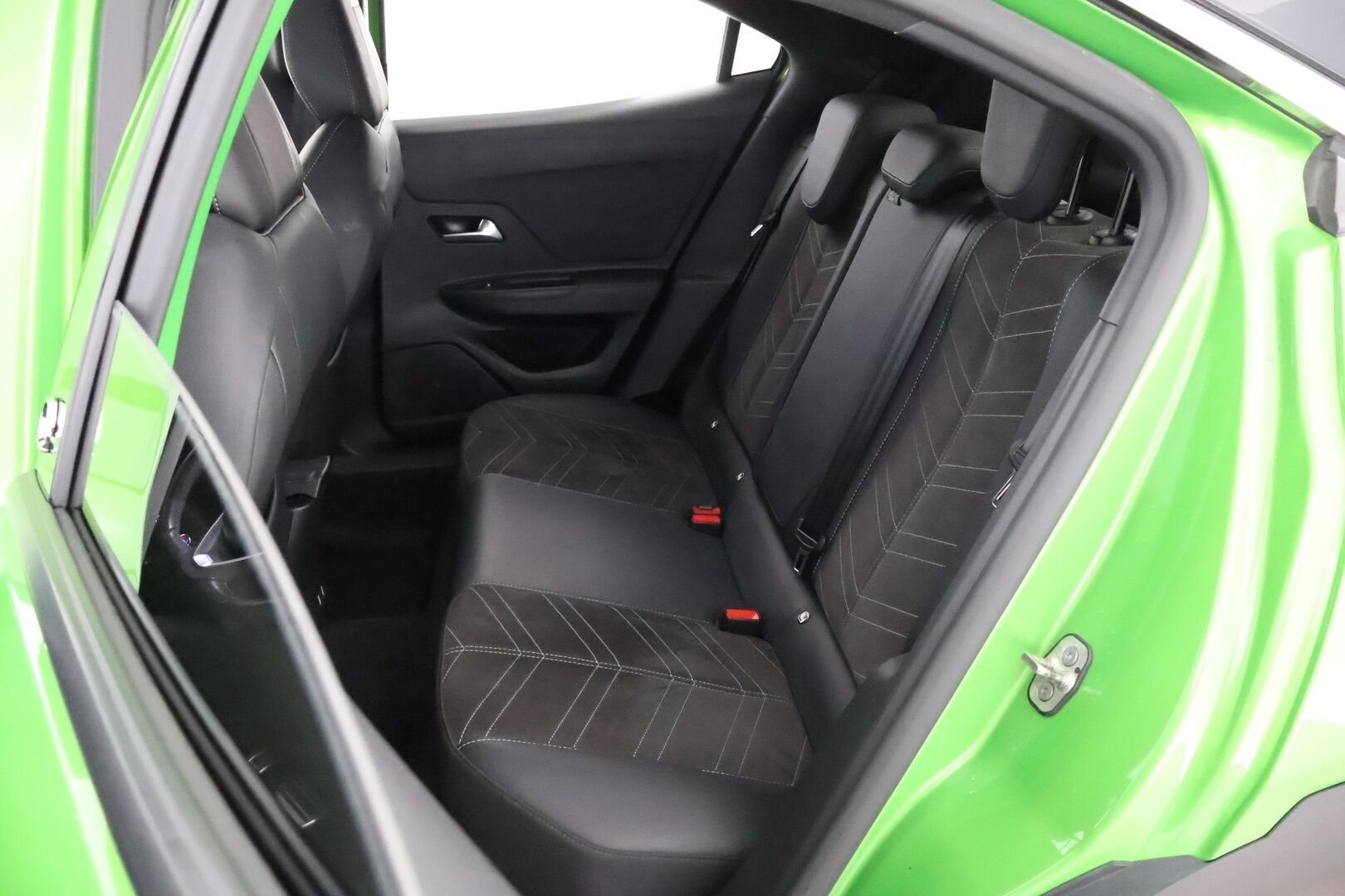 Opel Mokka 2021 Ultimate Plus 136 automaatti - Adapt.Vakkari / Digimittari / Merkkihuollot / 360-Kamera / LUX LED / Nahka-Alcantara / Ratinlämmitys / Huippuvarusteet!