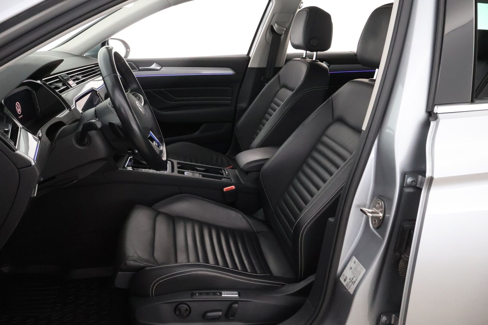 Volkswagen Passat 2021 Variant GTE Plug-In Hybrid 160 kW DSG-automaatti - Webasto / Adapt.Vakkari / HUD / DynAudio / 360-Kamera /  Matrix LED / Vetokoukku / Nahkasisusta / Täyteen varusteltu / Harvoin tarjolla!