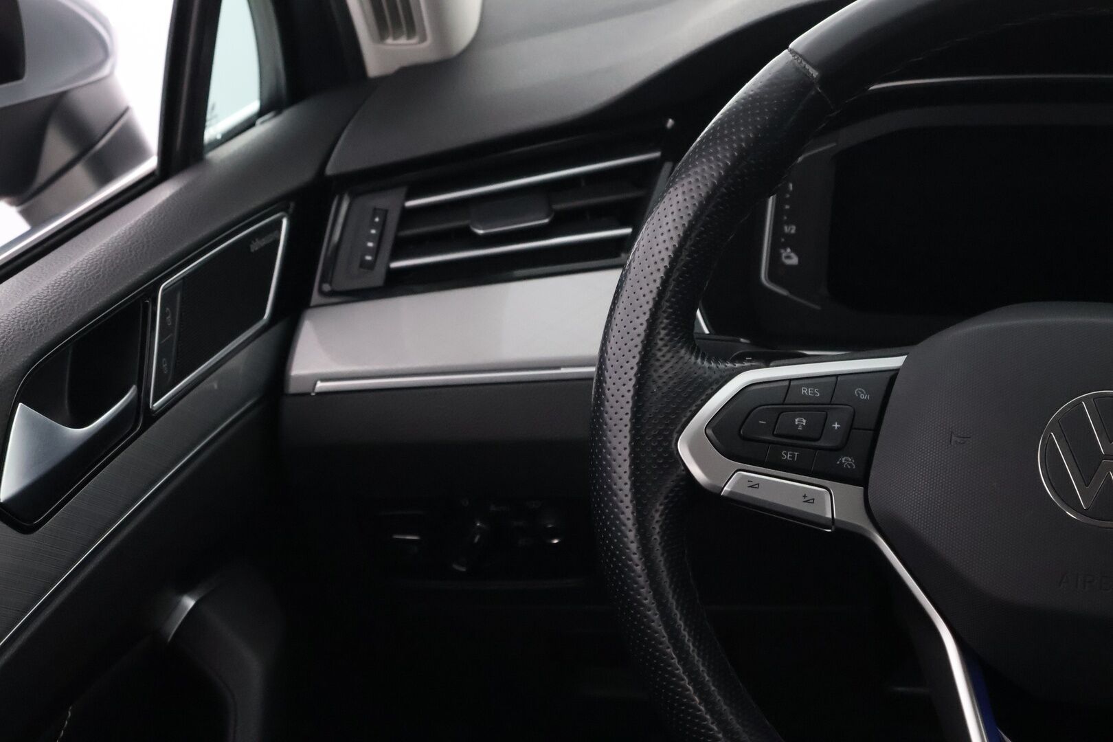 Volkswagen Passat 2021 Variant GTE Plug-In Hybrid 160 kW DSG-automaatti - Webasto / Adapt.Vakkari / HUD / DynAudio / 360-Kamera /  Matrix LED / Vetokoukku / Nahkasisusta / Täyteen varusteltu / Harvoin tarjolla!