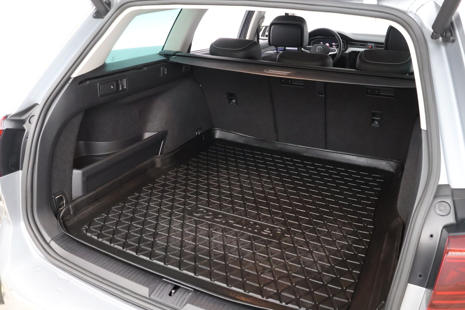 Volkswagen Passat 2021 Variant GTE Plug-In Hybrid 160 kW DSG-automaatti - Webasto / Adapt.Vakkari / HUD / DynAudio / 360-Kamera /  Matrix LED / Vetokoukku / Nahkasisusta / Täyteen varusteltu / Harvoin tarjolla!