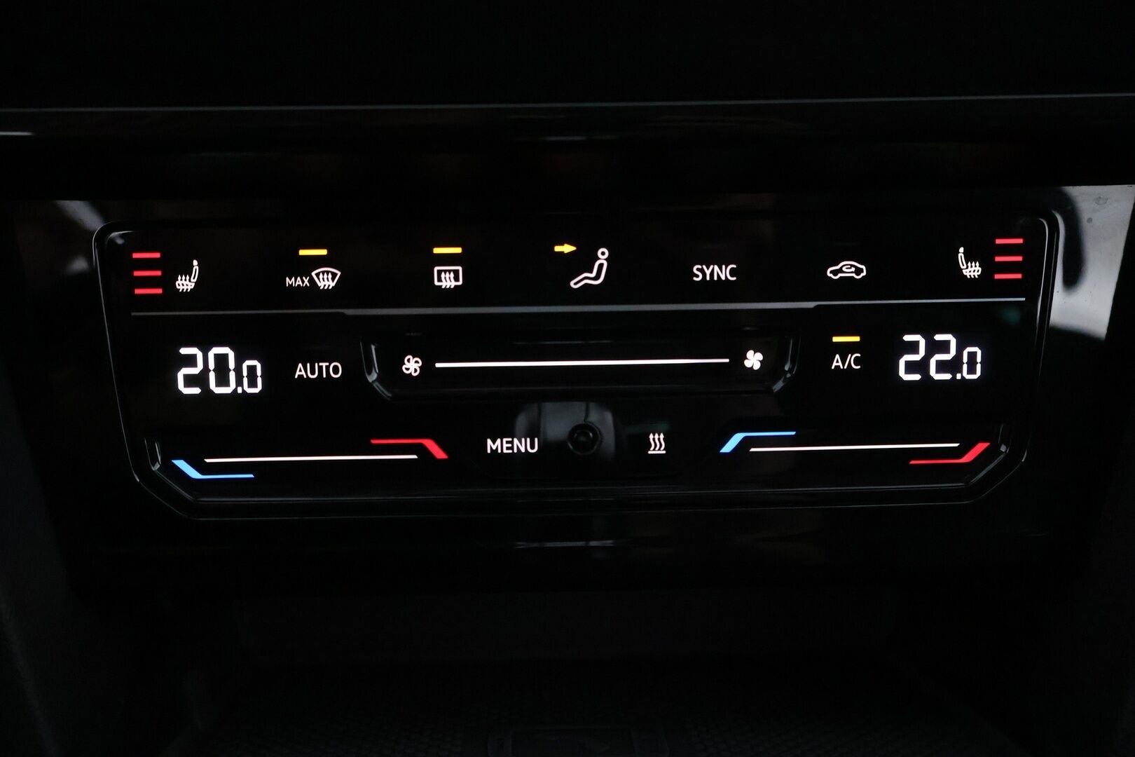 Volkswagen Passat 2021 Variant GTE Plug-In Hybrid 160 kW DSG-automaatti - Webasto / Adapt.Vakkari / HUD / DynAudio / 360-Kamera /  Matrix LED / Vetokoukku / Nahkasisusta / Täyteen varusteltu / Harvoin tarjolla!
