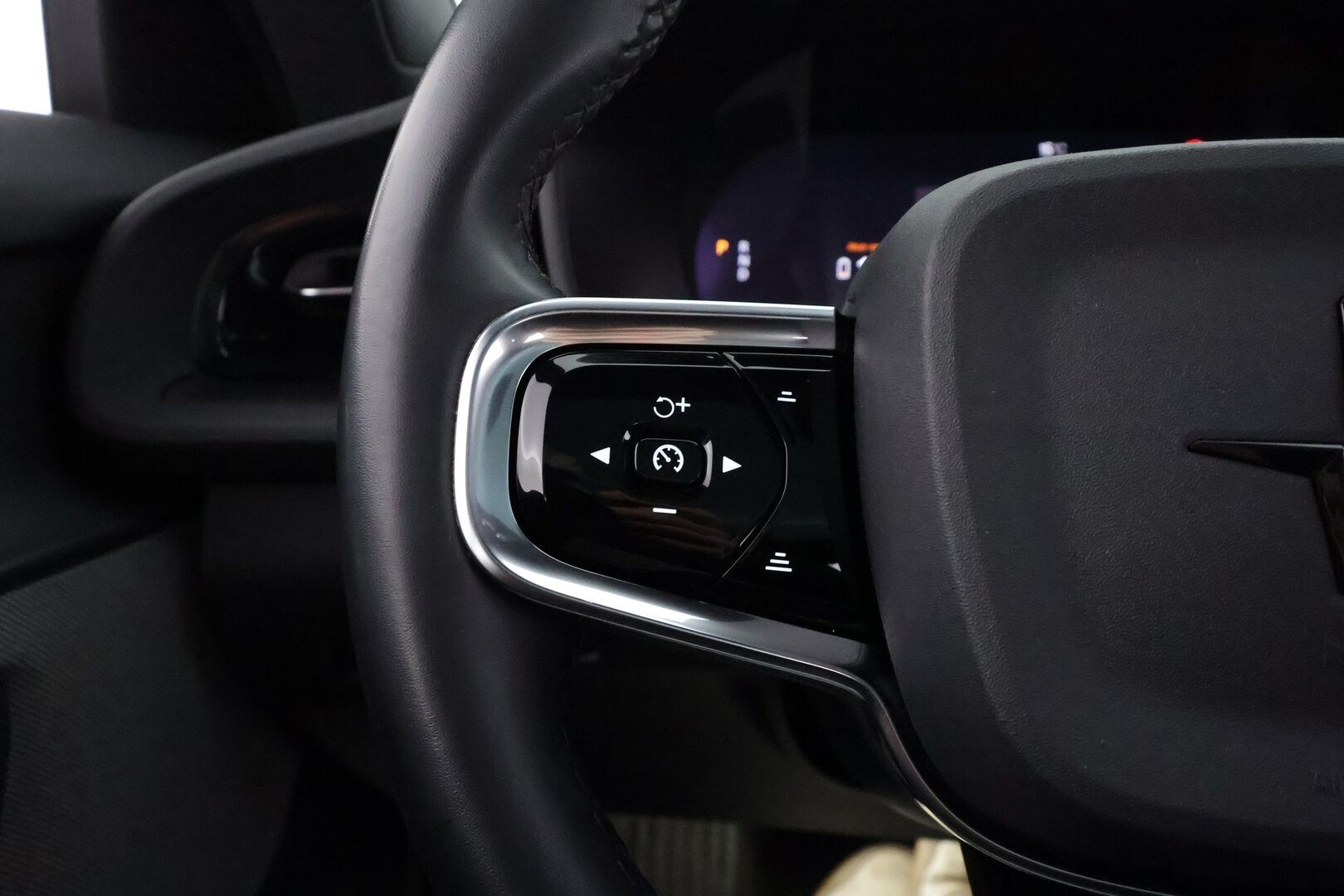 Polestar 2 2022 Long Range Single Motor, 170kW, 78kWh - | ACC | ILP | Koukku | Pilot&Plus | 360-Kamera | Pixel LED | H/K | Muistipenkki | Lasikatto | Sporttipenkit | Keyless | Merkkihuollettu | Kahdet Renkaat |
