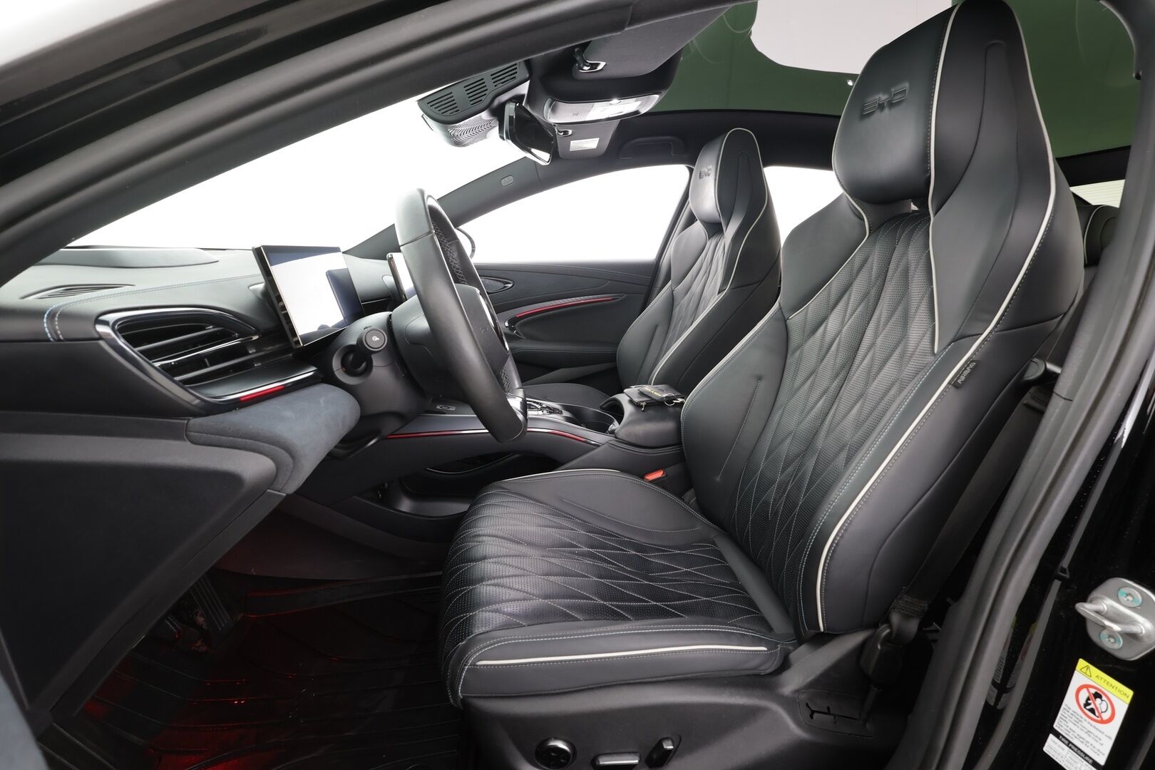 BYD Seal 2024 Excellence * Koukku / ACC / HUD / ILP / Panorama / 360° / Dynaudio / Ilmastoidut nahat / Keyless / Navi / LED / Sähköpenkit * - 1.Om Suomi-auto / Merkkihuollettu