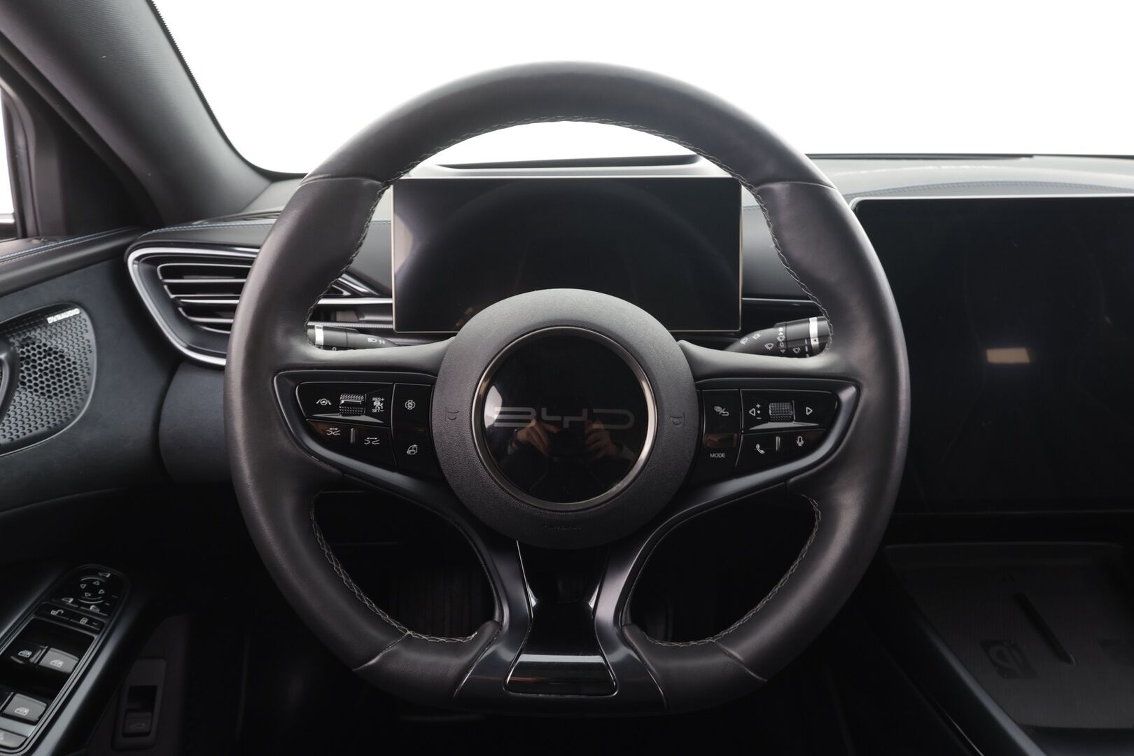 BYD Seal 2024 Excellence * Koukku / ACC / HUD / ILP / Panorama / 360° / Dynaudio / Ilmastoidut nahat / Keyless / Navi / LED / Sähköpenkit * - 1.Om Suomi-auto / Merkkihuollettu