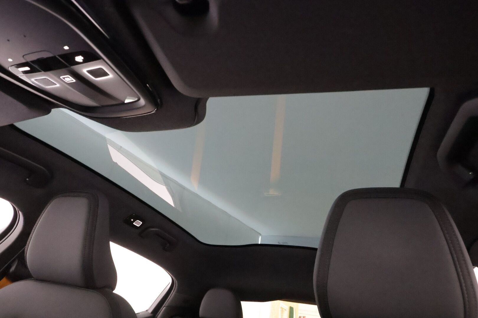 Polestar 2 2021 Launch Edition, 300kW * Lasikatto / Koukku / ACC / Pixel-LED / H&K / 360 / Sportpenkki Muistilla * - Pilot&Plus / Merkkihuollot / 2x Latauskaapelit / Kahdet renkaat 