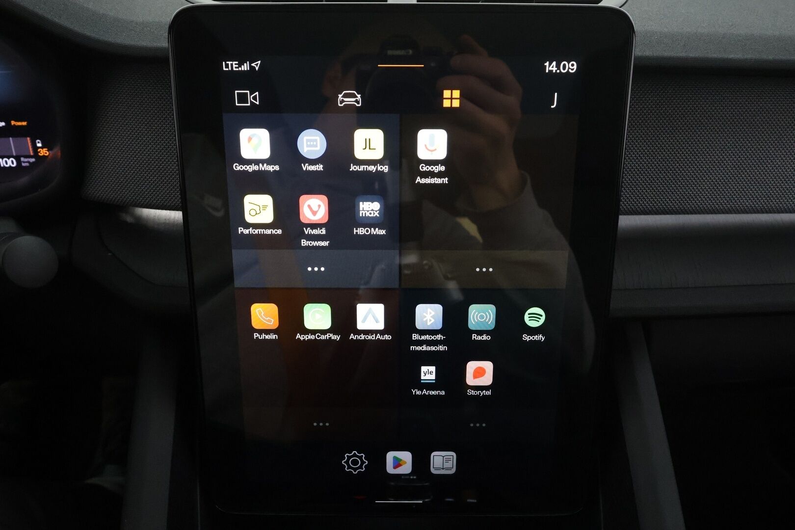 Polestar 2 2021 Long Range Dual Motor Performance, 300kW * Lasikatto / Koukku / ACC / Pixel-LED / H&K / 360 / Sportpenkki Muistilla * - Pilot&Plus / Merkkihuollot / 2x Latauskaapelit / Kahdet renkaat 