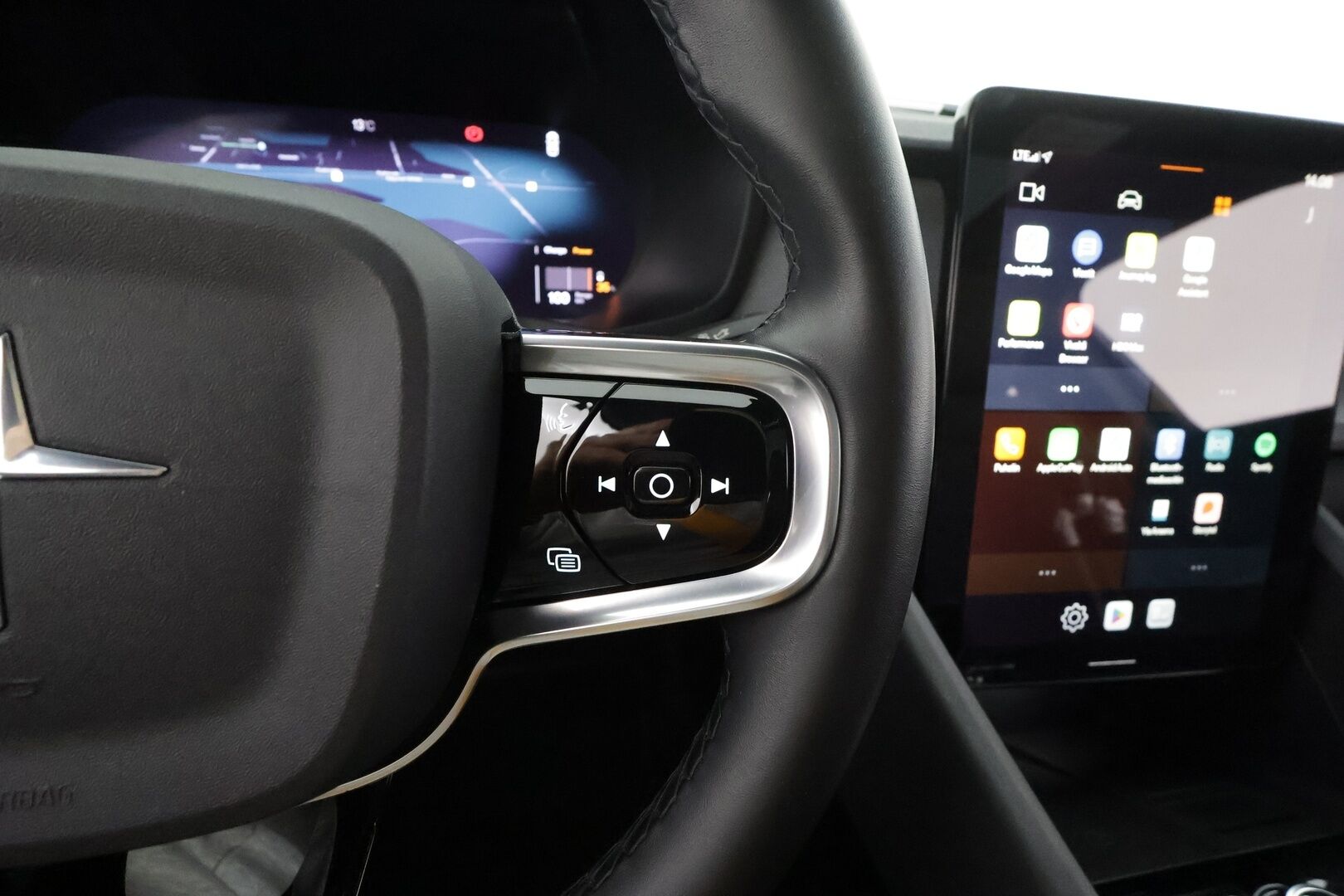 Polestar 2 2021 Long Range Dual Motor Performance, 300kW * Lasikatto / Koukku / ACC / Pixel-LED / H&K / 360 / Sportpenkki Muistilla * - Pilot&Plus / Merkkihuollot / 2x Latauskaapelit / Kahdet renkaat 