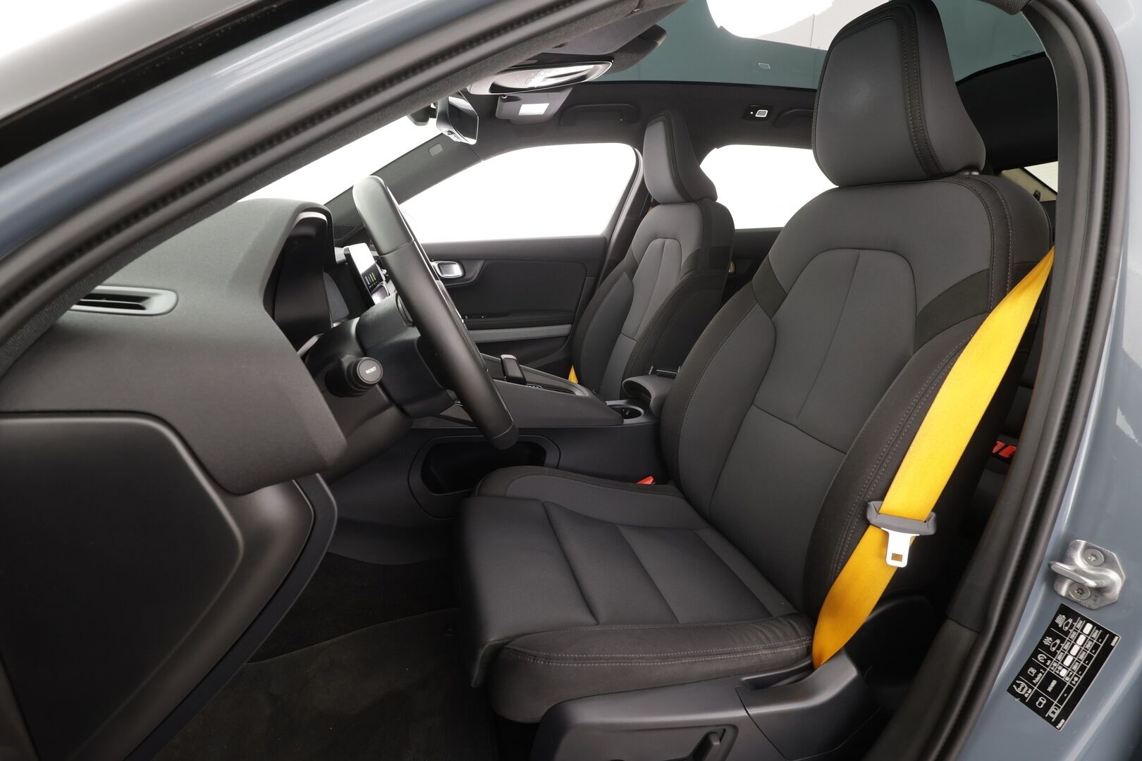 Polestar 2 2021 Launch Edition, 300kW * Lasikatto / Koukku / ACC / Pixel-LED / H&K / 360 / Sportpenkki Muistilla * - Pilot&Plus / Merkkihuollot / 2x Latauskaapelit / Kahdet renkaat 