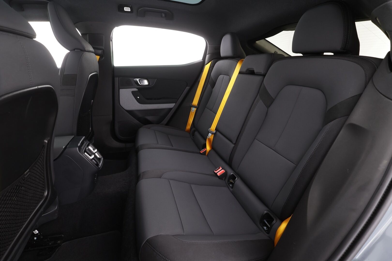 Polestar 2 2021 Launch Edition, 300kW * Lasikatto / Koukku / ACC / Pixel-LED / H&K / 360 / Sportpenkki Muistilla * - Pilot&Plus / Merkkihuollot / 2x Latauskaapelit / Kahdet renkaat 