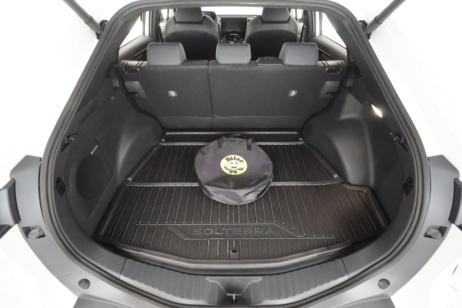 Subaru Solterra 2025 Touring Kampanja * ACC / ILP / H&K / Muistipenkki / 360° / LED / Navi / Keyless / Nahat / Ratinlämmitin / Sähköluukku * - Suomi-auto / Kahdet renkaat aluvanteilla / Merkkihuollettu / Juuri huollettu / Huippuvarusteet