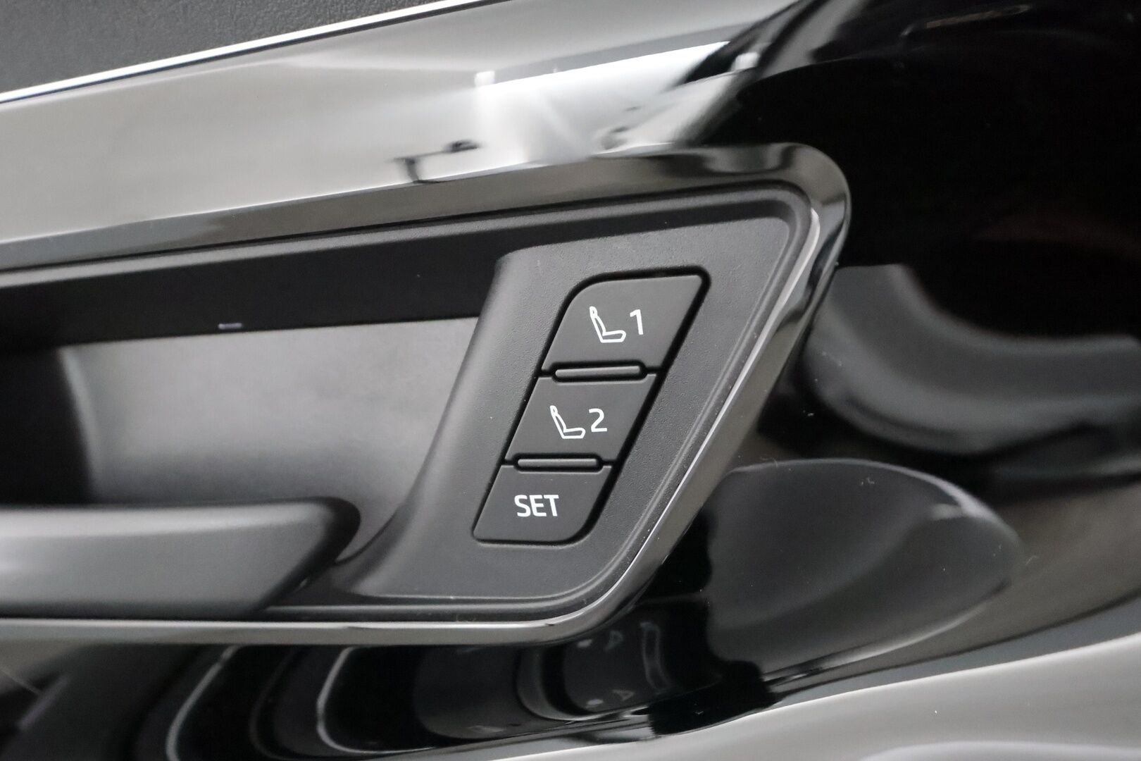 Subaru Solterra 2025 Touring Kampanja * ACC / ILP / H&K / Muistipenkki / 360° / LED / Navi / Keyless / Nahat / Ratinlämmitin / Sähköluukku * - Suomi-auto / Kahdet renkaat aluvanteilla / Merkkihuollettu / Juuri huollettu / Huippuvarusteet