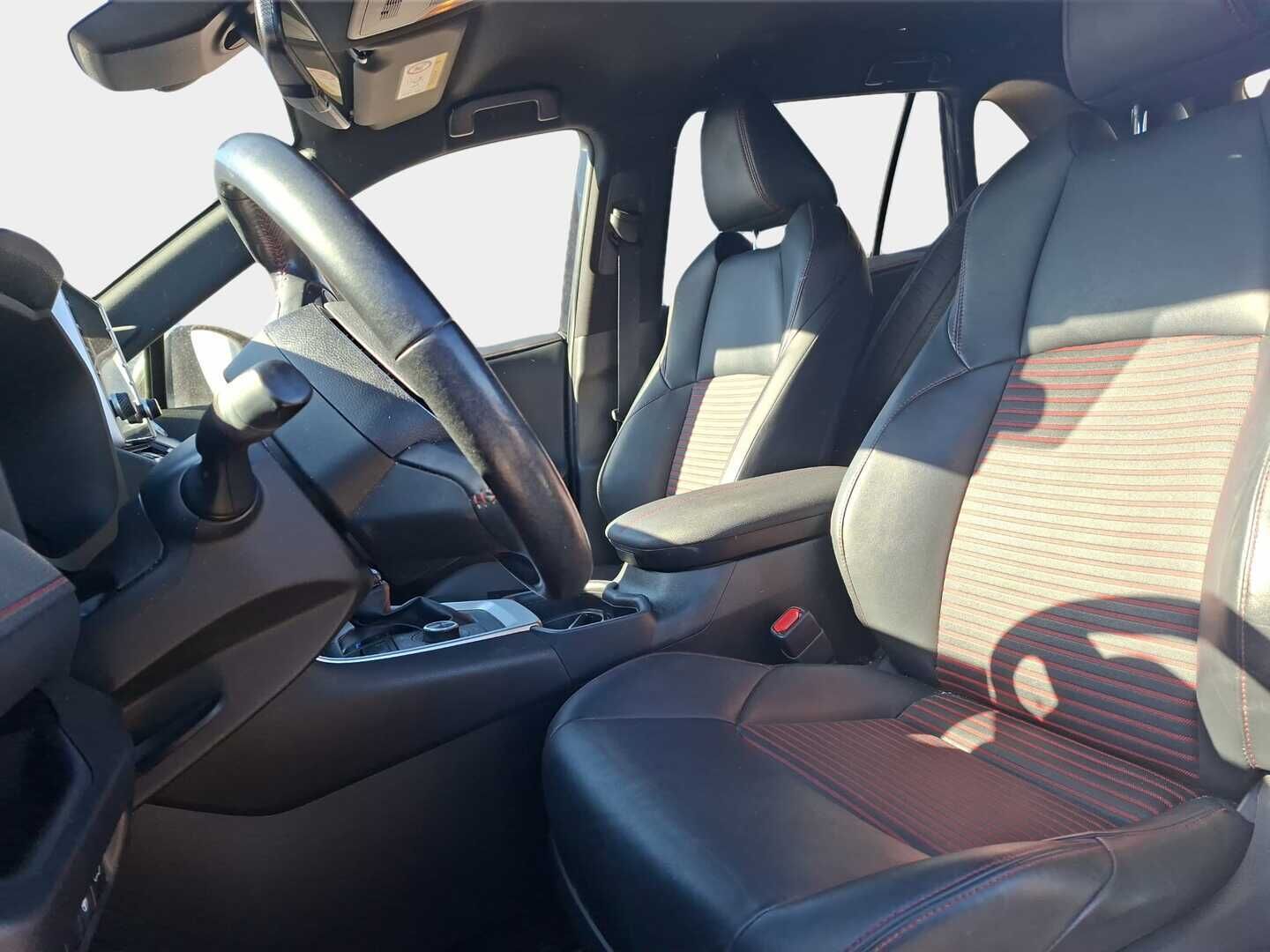 Toyota RAV4 PLUG-IN 2021 2,5 Hybrid AWD-i Premium Business ** ACC / JBL / Nahkasisusta / P.Kamera ** - Kahdet hyvät renkaat / Siisti ilme / Upea yksilö! - HULLUT AVAJAISHULINAT KORKOTARJOUS 3,29 %