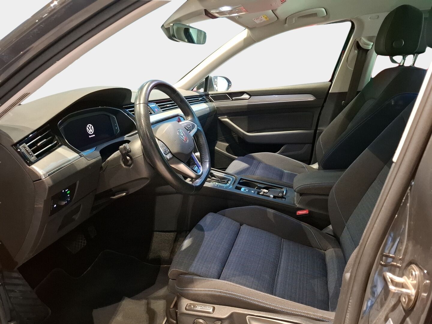 Volkswagen Passat 2021 Variant GTE Plug-In Hybrid 160 kW DSG-aut / ACC / Digimittaristo / Koukku / P. Kamera / LED - P. Tutkat / Navi - HULLUT AVAJAISHULINAT KORKOTARJOUS 3,29 %