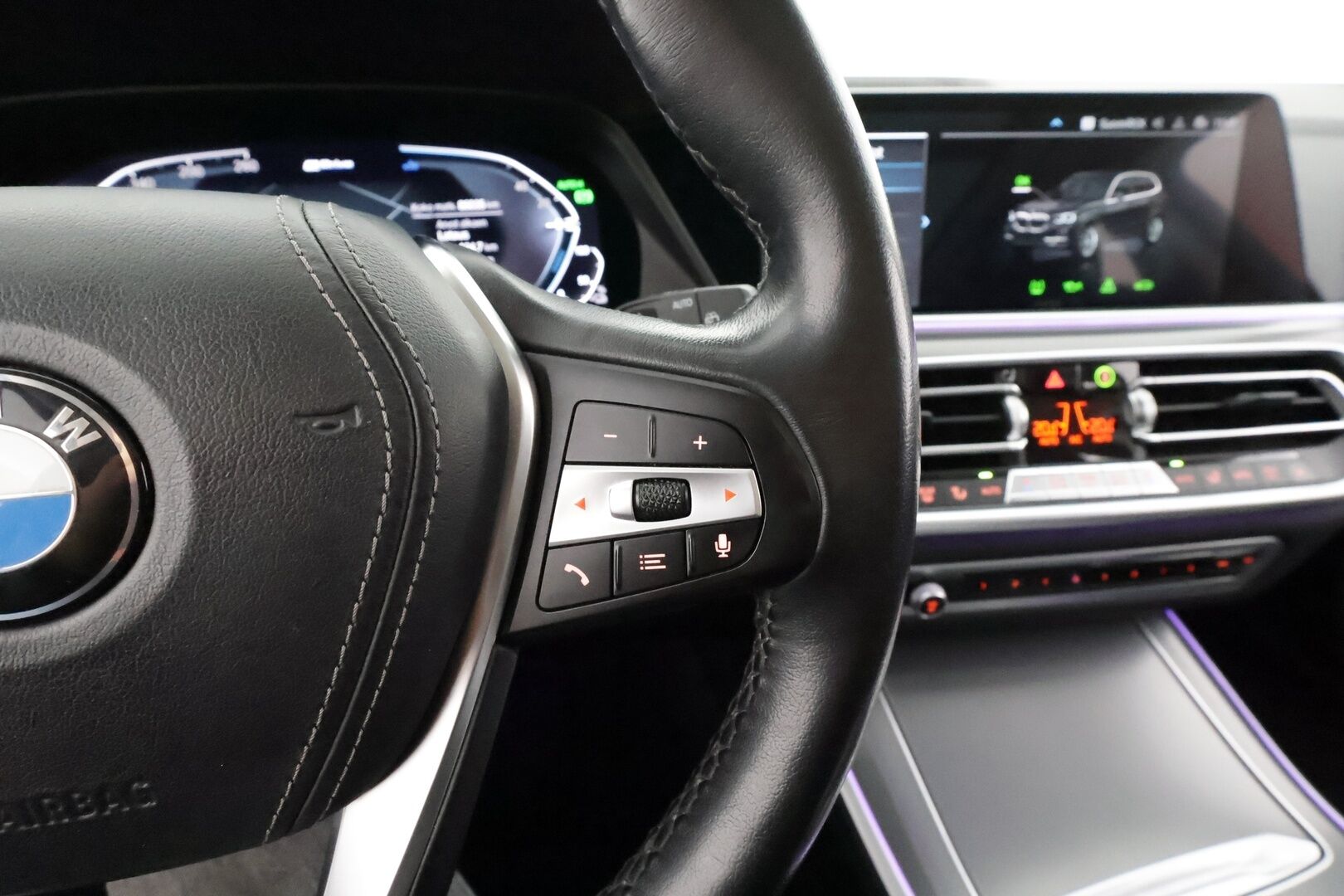 BMW X5 2021 xDrive45e * ACC / Lisälämmitin / Koukku / Panorama / Muistipenkki / 360-Kamera / LED / Sporttipenkit * - Merkkihuollettu / Kahdet Renkaat