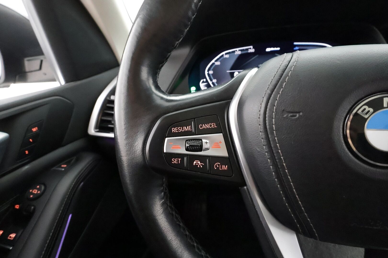 BMW X5 2021 xDrive45e * ACC / Lisälämmitin / Koukku / Panorama / Muistipenkki / 360-Kamera / LED / Sporttipenkit * - Merkkihuollettu / Kahdet Renkaat