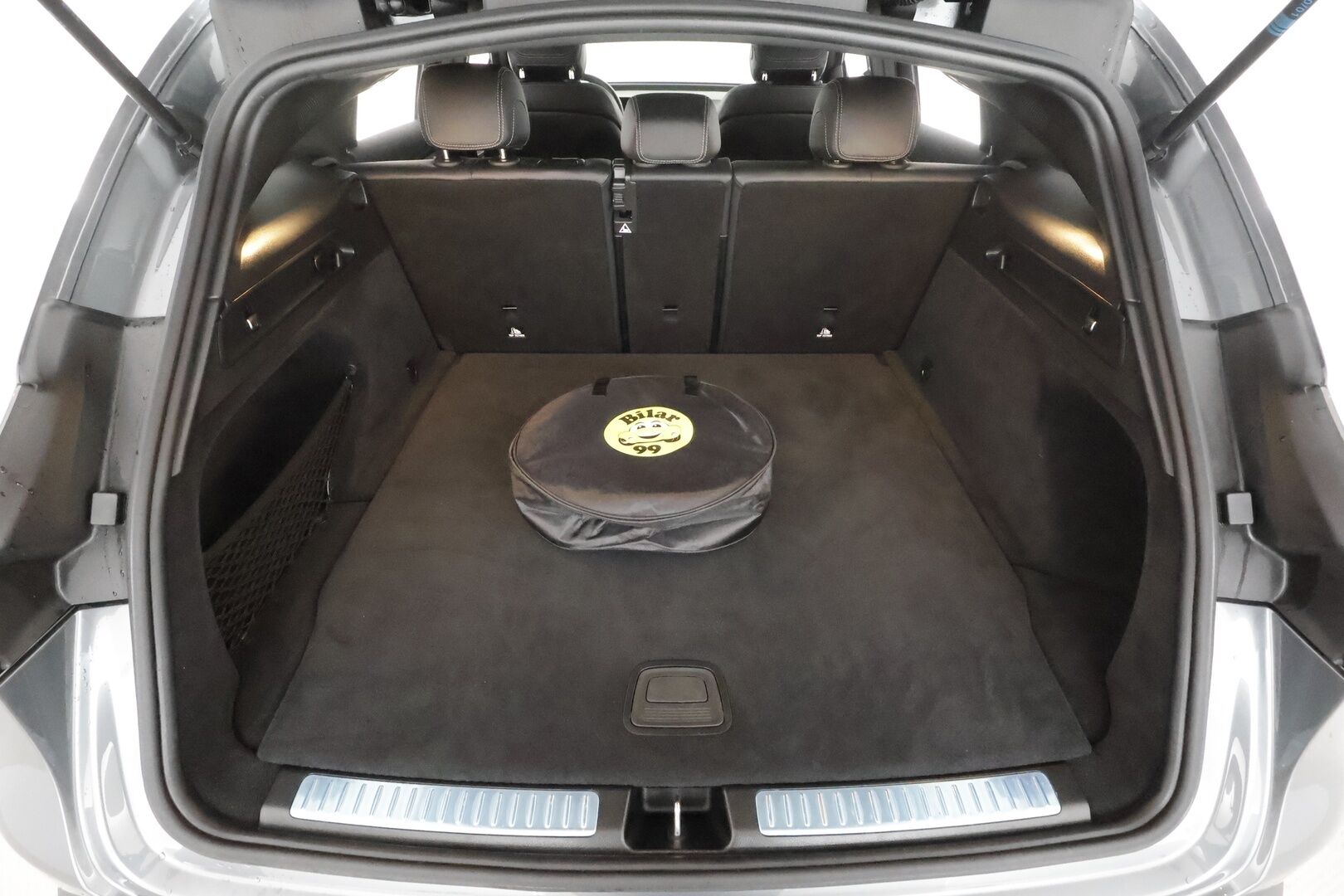 Mercedes-Benz EQC 2023 400 4MATIC Business AMG * Distronic+ / HUD / 360° / Koukku / Muistipenkit / Midline / Lasikattoluukku / Navi / KeylessGo * - Akku kuntotarkastettu SOH 98,2 % / Kahdet renkaat aluvanteilla / Merkkihuollettu