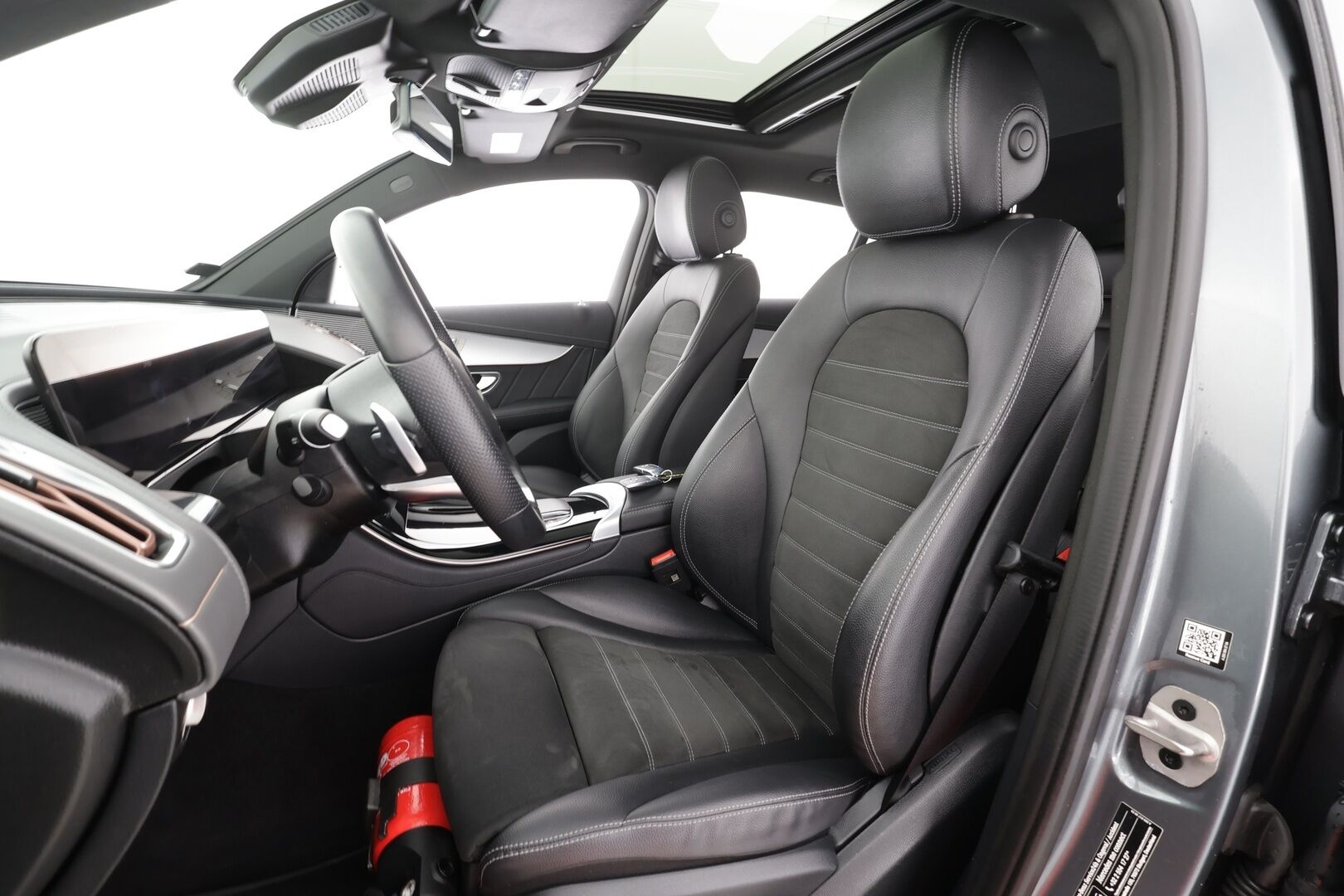 Mercedes-Benz EQC 2023 400 4MATIC Business AMG * Distronic+ / HUD / 360° / Koukku / Muistipenkit / Midline / Lasikattoluukku / Navi / KeylessGo * - Akku kuntotarkastettu SOH 98,2 % / Kahdet renkaat aluvanteilla / Merkkihuollettu