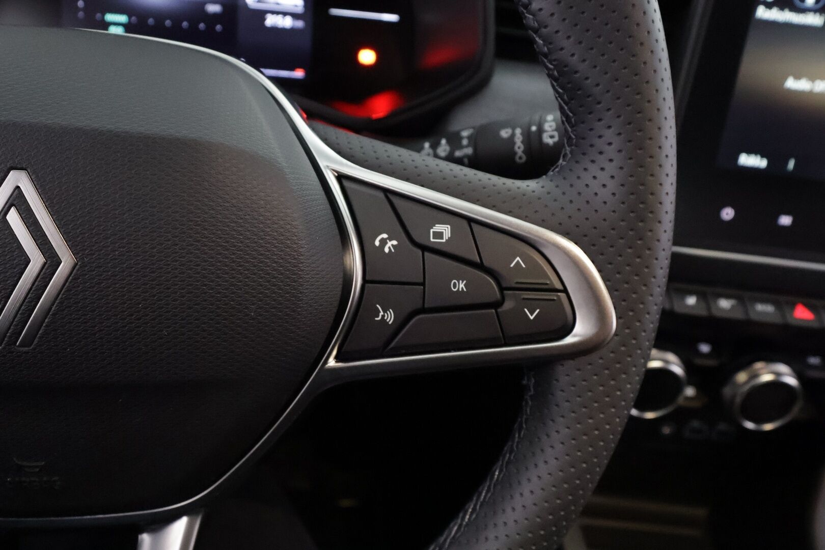 Renault Clio 2024 TCe 90 evolution - | LED | P.Tutka | Kaistavahti | Facelift | Vakkari | AppleCarPlay | Ratinlämmitys | Kahdet renkaat | Suomi-auto | Merkkihuollettu |