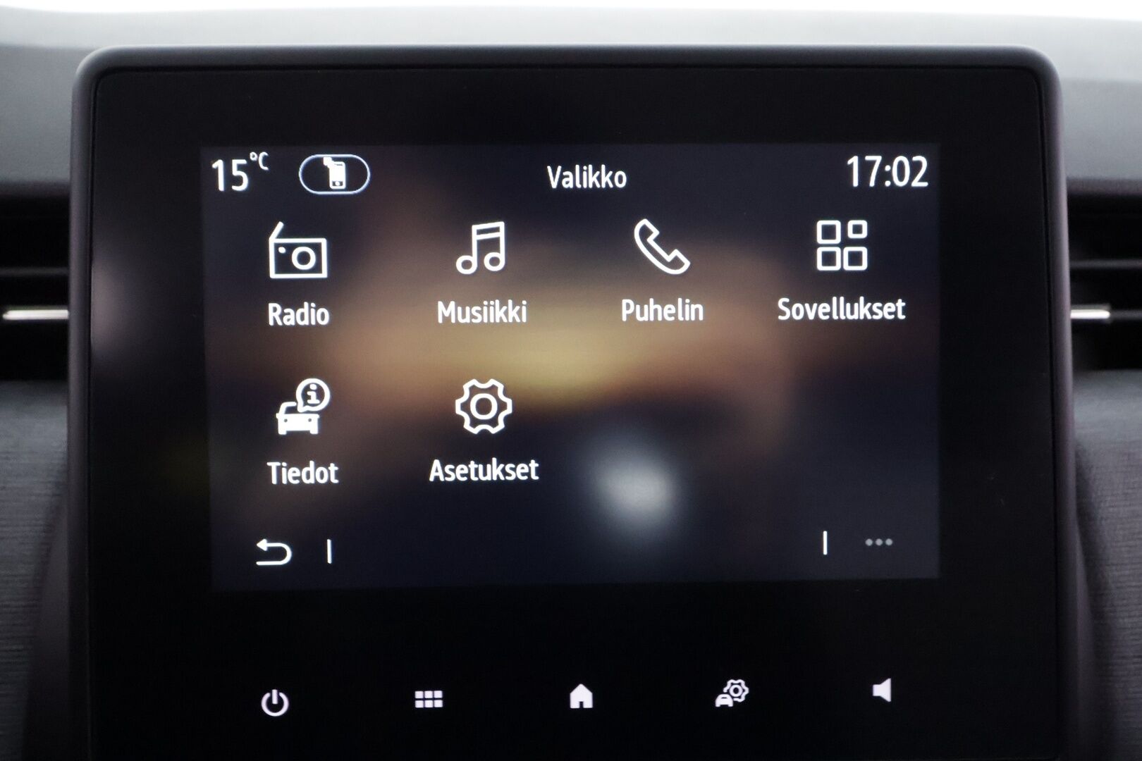 Renault Clio 2024 TCe 90 evolution - | LED | P.Tutka | Kaistavahti | Facelift | Vakkari | AppleCarPlay | Ratinlämmitys | Kahdet renkaat | Suomi-auto | Merkkihuollettu |