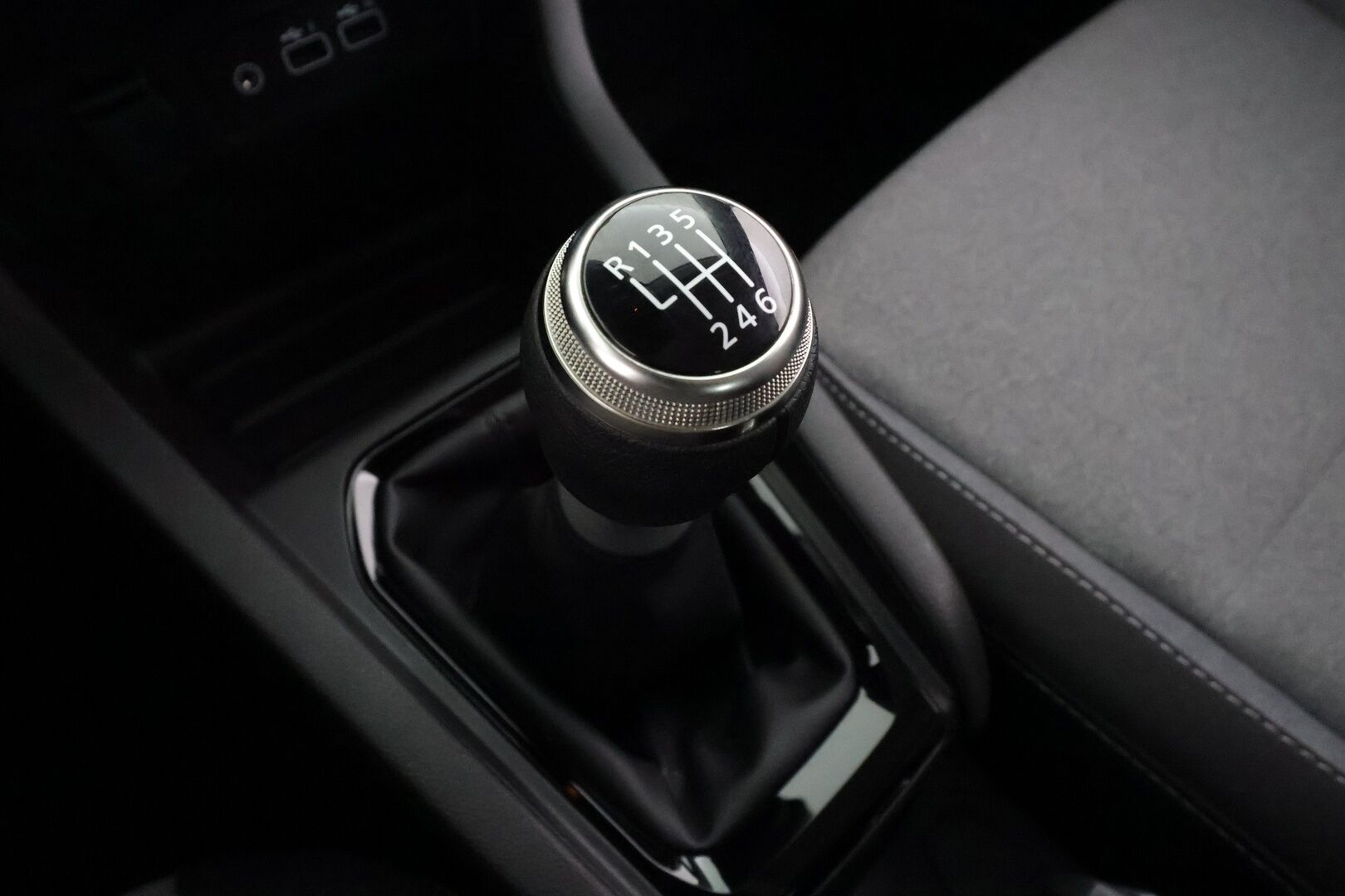 Renault Clio 2024 TCe 90 evolution - | LED | P.Tutka | Kaistavahti | Facelift | Vakkari | AppleCarPlay | Ratinlämmitys | Kahdet renkaat | Suomi-auto | Merkkihuollettu |