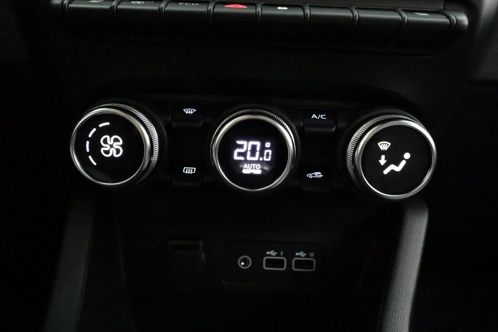 Renault Clio 2024 TCe 90 evolution - | LED | P.Tutka | Kaistavahti | Facelift | Vakkari | AppleCarPlay | Ratinlämmitys | Kahdet renkaat | Suomi-auto | Merkkihuollettu |