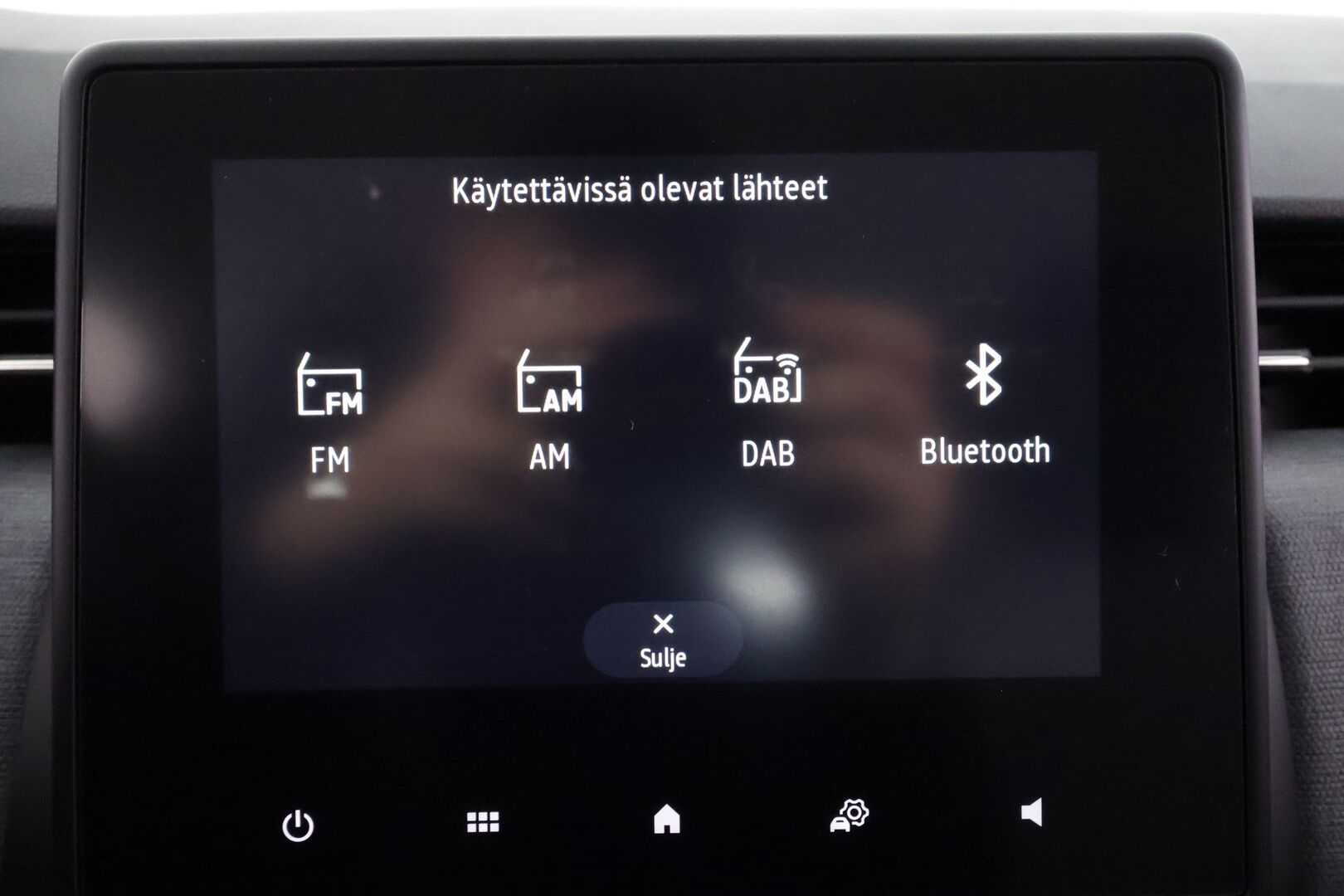 Renault Clio 2024 TCe 90 evolution - | LED | P.Tutka | Kaistavahti | Facelift | Vakkari | AppleCarPlay | Ratinlämmitys | Kahdet renkaat | Suomi-auto | Merkkihuollettu |
