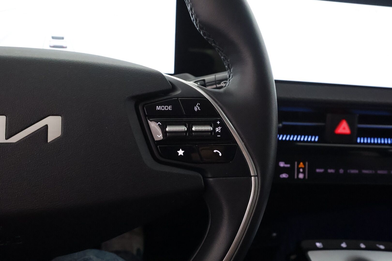 Kia EV6 2022 RWD 77 kWh - | ACC | ILP | 360° | Ilmastoidut relax nahat | Muistipenkki  | Ambient Light | HDA | BSM | CTA | Apple & Android | 2x renkaat aluin | Merkkihuollot | 