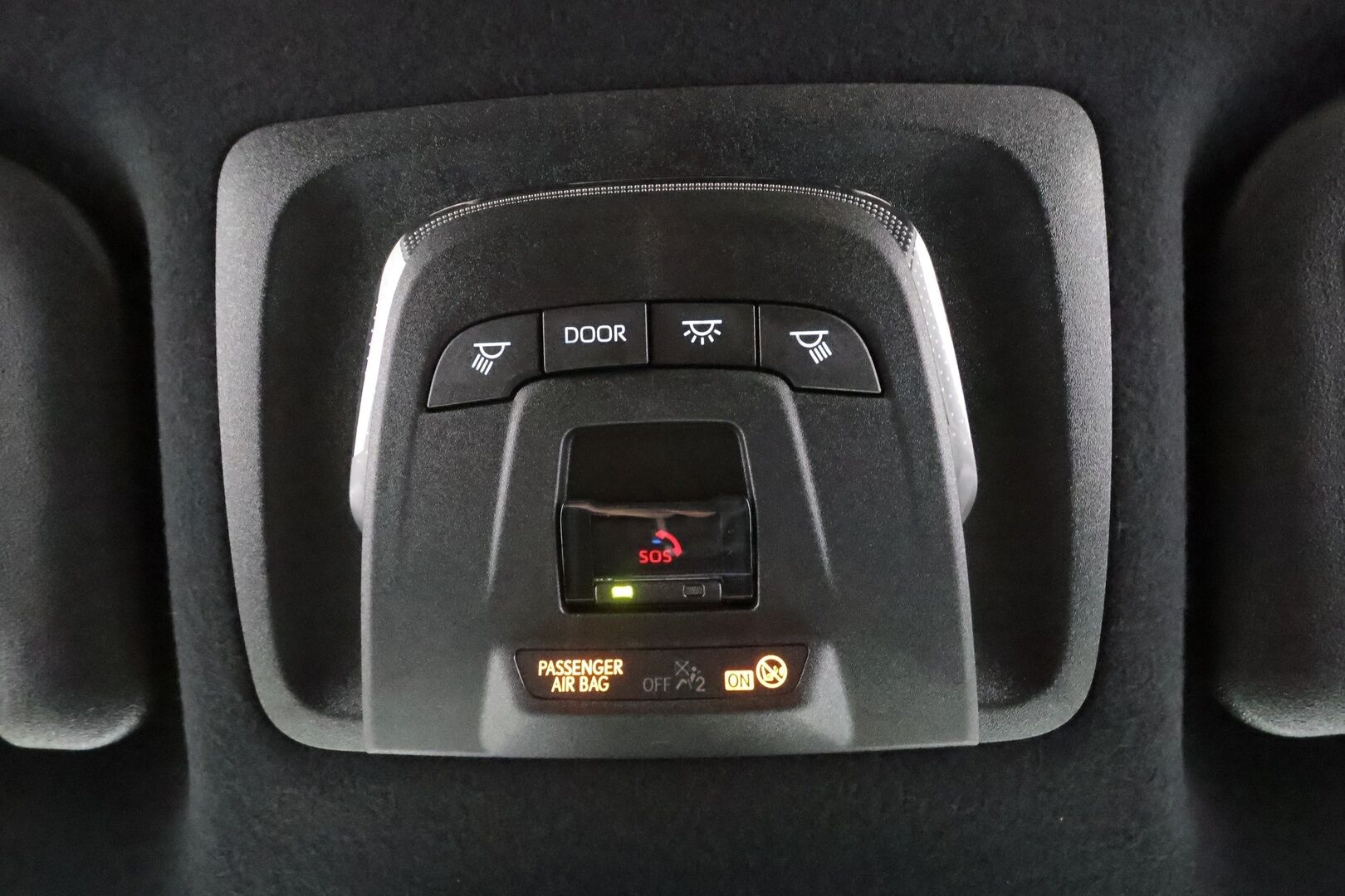 Toyota Corolla Cross 2025 2.0 Hybrid Launch Edition - | Koukku | ACC | LED | P.Kamera | Navi | Kaistavahti | Katveavustin | Keyless | PDA | Digimittaristo | Facelift | Ratinlämmitys | Merkkihuollettu | Suomi-auto | Kahdet renkaat |