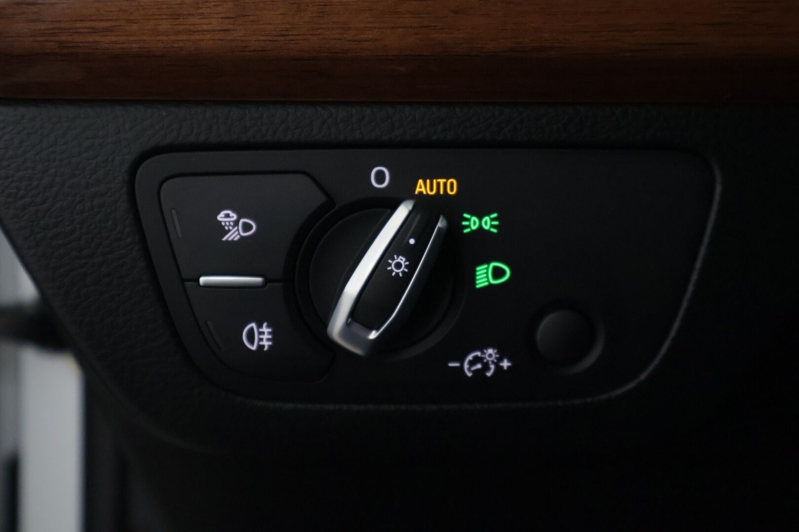 Audi Q5 2022 Advanced 50 TFSI e 220 kW quattro S tronic Electrified Edition - | Facelift | Digimittaristo | Ilma-alusta | Vetokoukku | Ilma-alusta | Matrix- LED | Nahkasisusta | Tutkat | 2x renkaat & vanteet |