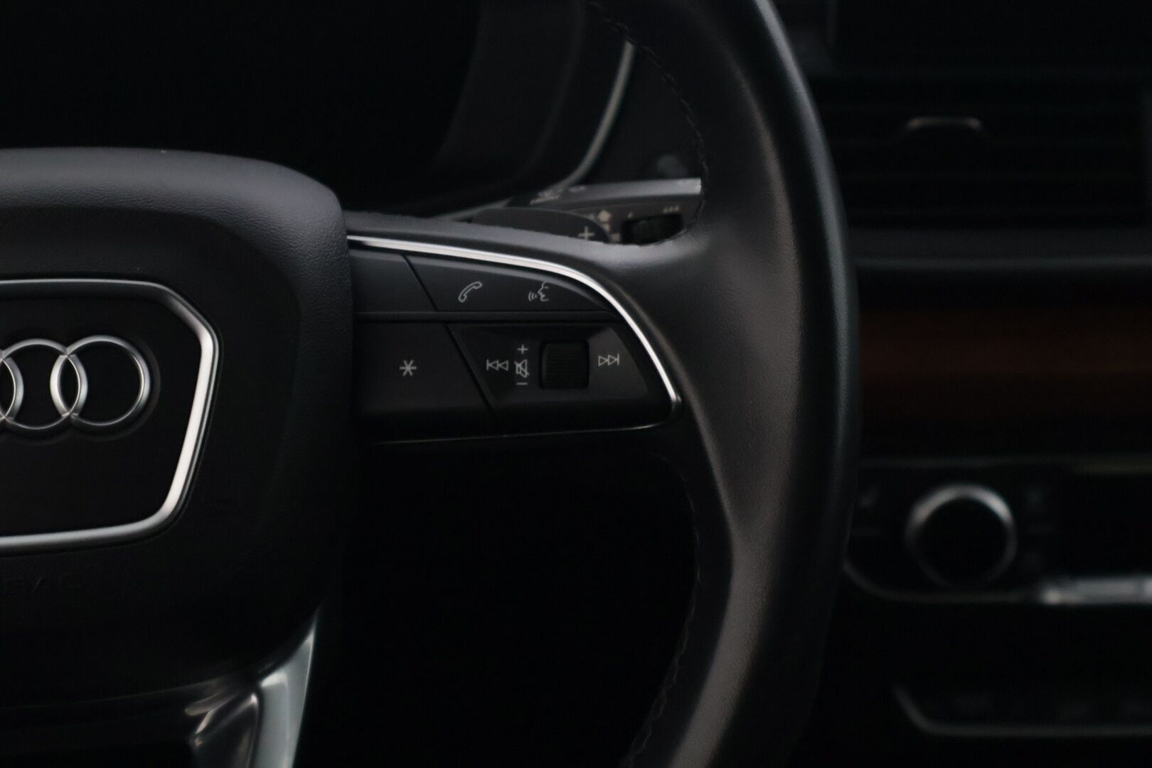 Audi Q5 2022 Advanced 50 TFSI e 220 kW quattro S tronic Electrified Edition - | Facelift | Digimittaristo | Ilma-alusta | Vetokoukku | Ilma-alusta | Matrix- LED | Nahkasisusta | Tutkat | 2x renkaat & vanteet |
