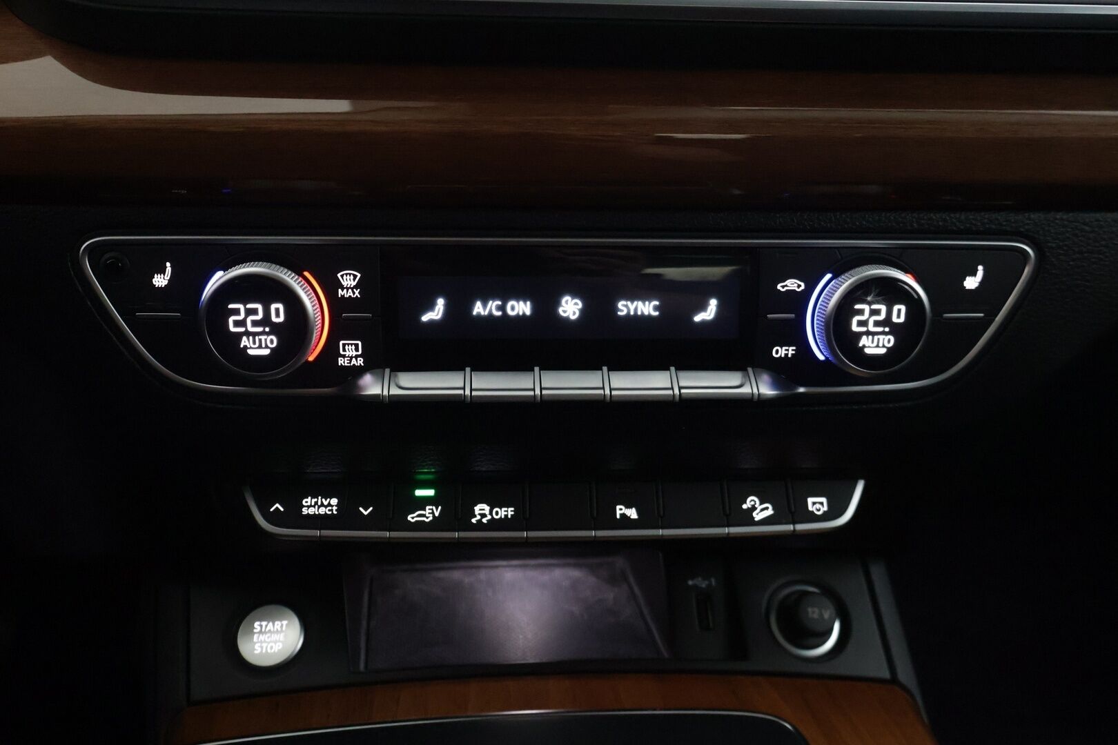 Audi Q5 2022 Advanced 50 TFSI e 220 kW quattro S tronic Electrified Edition - | Facelift | Digimittaristo | Ilma-alusta | Vetokoukku | Ilma-alusta | Matrix- LED | Nahkasisusta | Tutkat | 2x renkaat & vanteet |
