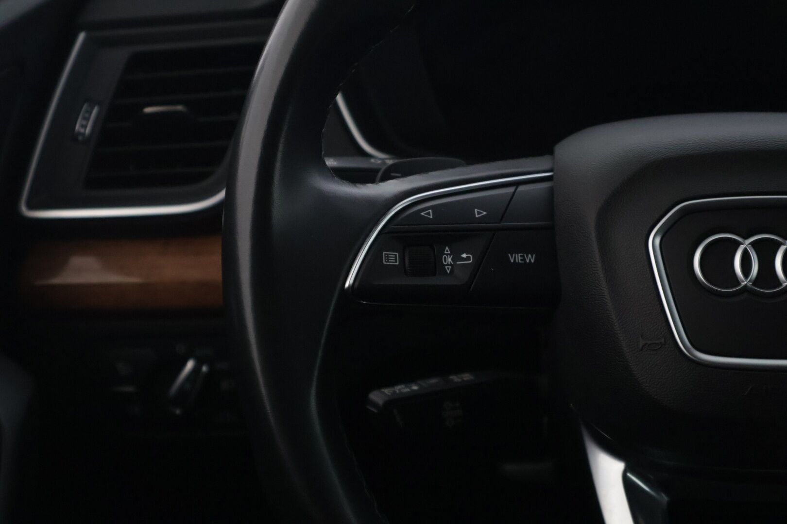 Audi Q5 2022 Advanced 50 TFSI e 220 kW quattro S tronic Electrified Edition - | Facelift | Digimittaristo | Ilma-alusta | Vetokoukku | Ilma-alusta | Matrix- LED | Nahkasisusta | Tutkat | 2x renkaat & vanteet |