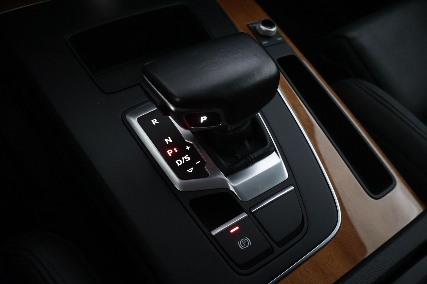Audi Q5 2022 Advanced 50 TFSI e 220 kW quattro S tronic Electrified Edition - | Facelift | Digimittaristo | Ilma-alusta | Vetokoukku | Ilma-alusta | Matrix- LED | Nahkasisusta | Tutkat | 2x renkaat & vanteet |
