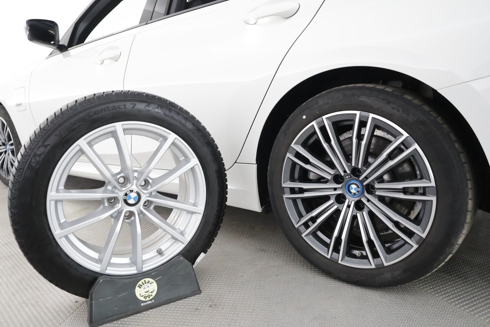 BMW 330 2022 G21 Touring 330e xDrive Business M-Sport - | ACC | Lisälämmitin | P.Kamera | Hifit | LED | Sporttipenkit | Digimittaristo | Apple&Android | Merkkihuollettu | Kahdet Renkaat |