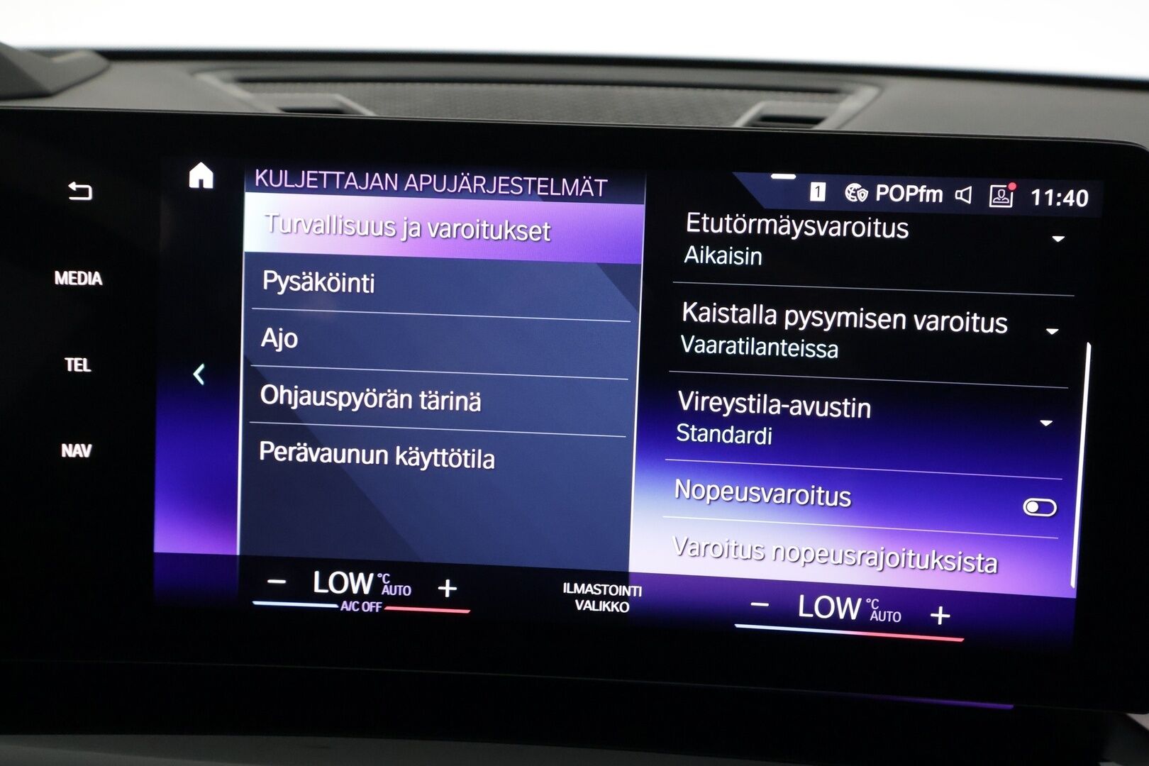 BMW IX1 2023 U11 30 xDrive - | ACC | Lisälämmitin | Koukku | Widescreen | Panorama | HUD | 360-Kamera | LED | Merkkihuollettu | Kahdet Renkaat |