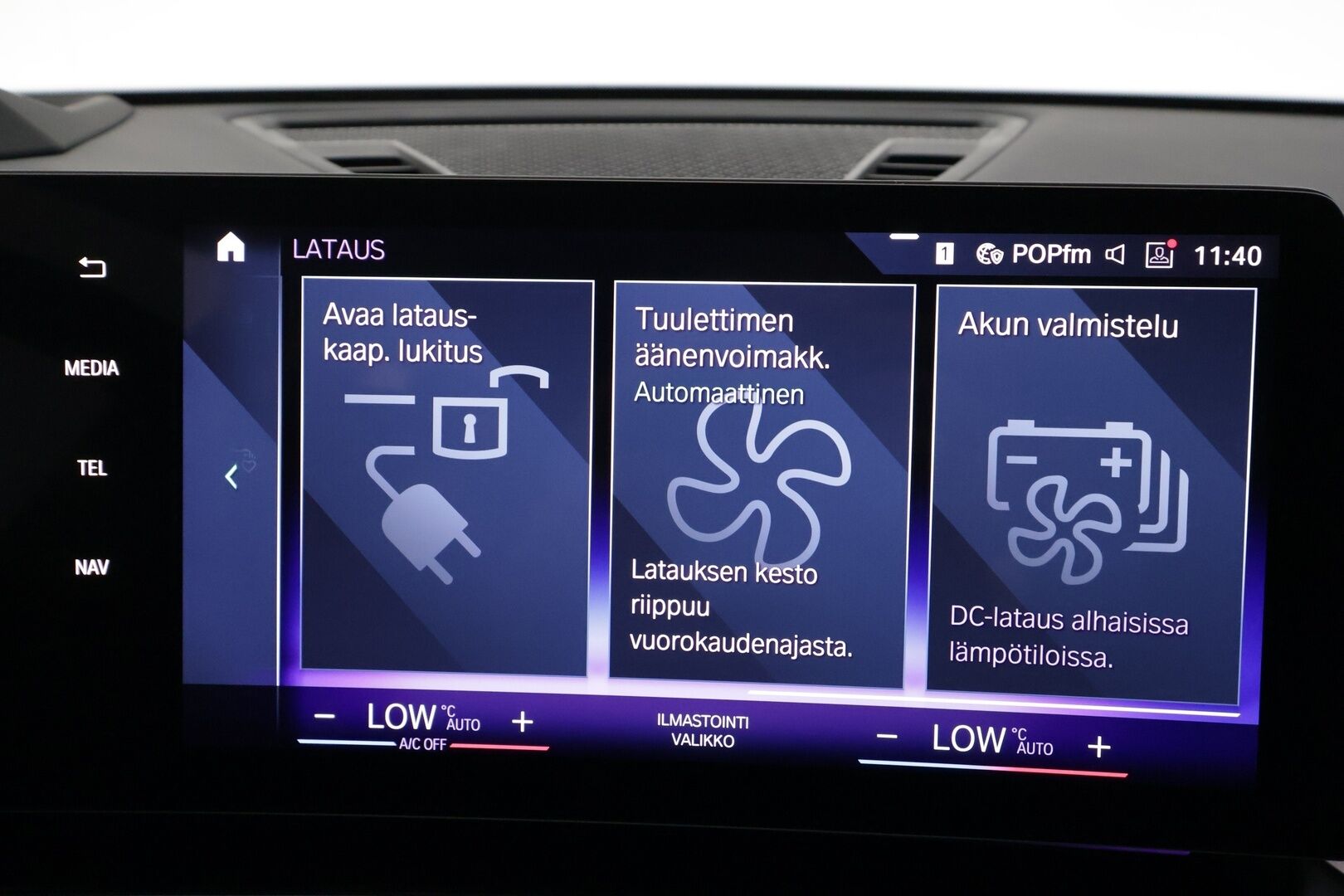 BMW IX1 2023 U11 30 xDrive - | ACC | Lisälämmitin | Koukku | Widescreen | Panorama | HUD | 360-Kamera | LED | Merkkihuollettu | Kahdet Renkaat |