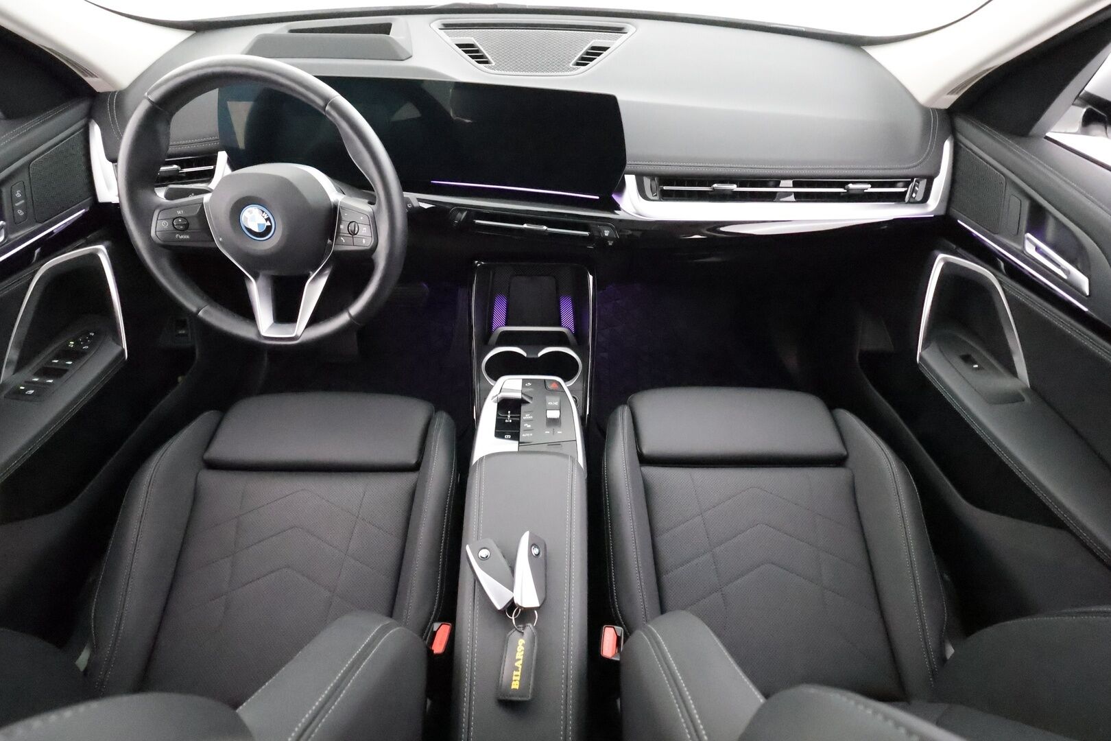 BMW IX1 2023 U11 30 xDrive - | ACC | Lisälämmitin | Koukku | Widescreen | Panorama | HUD | 360-Kamera | LED | Merkkihuollettu | Kahdet Renkaat |