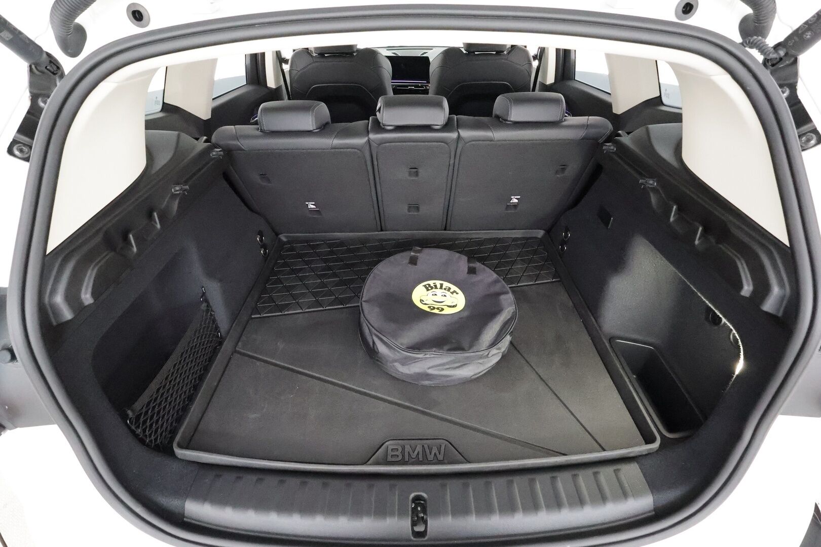 BMW IX1 2023 U11 30 xDrive - | ACC | Lisälämmitin | Koukku | Widescreen | Panorama | HUD | 360-Kamera | LED | Merkkihuollettu | Kahdet Renkaat |
