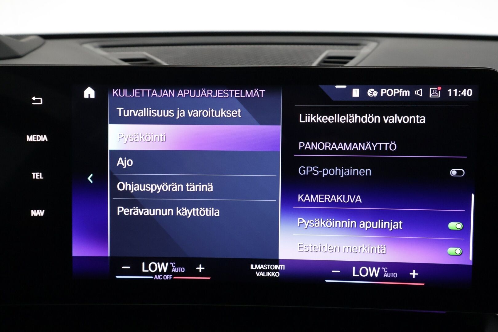 BMW IX1 2023 U11 30 xDrive - | ACC | Lisälämmitin | Koukku | Widescreen | Panorama | HUD | 360-Kamera | LED | Merkkihuollettu | Kahdet Renkaat |