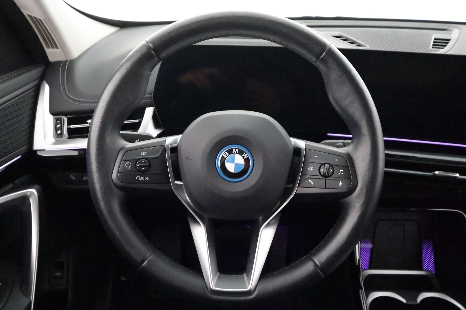 BMW IX1 2023 U11 30 xDrive - | ACC | Lisälämmitin | Koukku | Widescreen | Panorama | HUD | 360-Kamera | LED | Merkkihuollettu | Kahdet Renkaat |