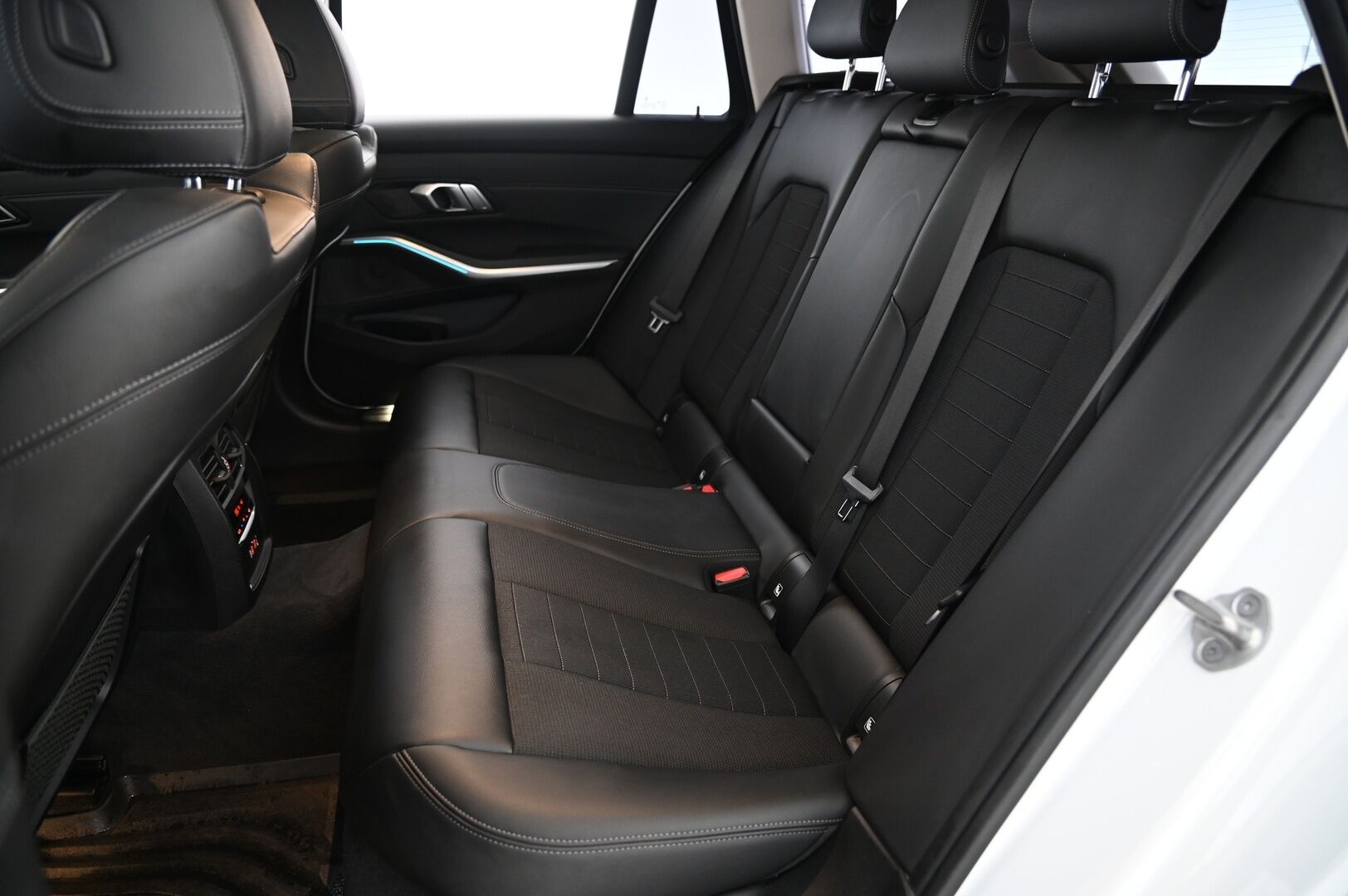 BMW 330 2021 G21 Touring 330e Sport Line **ACC / P.kamera / Hifi / Muistipenkki / LED / Navi / Comfort Access** - *Seuraava katsastus 09/27 / Vetokoukku*