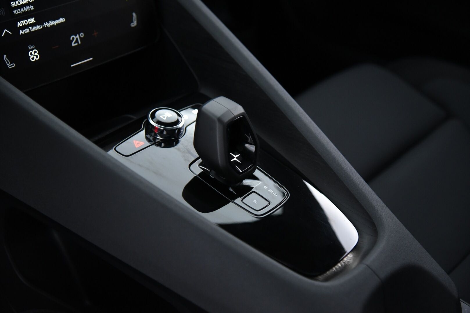 POLESTAR 2 2023 Long Range Single Motor, 170kW, 78kWh  *ACC / H&K / 360° / ILP / Muistipenkki / Lasikatto / LED / Navi* - Pilot Lite & Plus paketti / Uudet talvirenkaat / Akku kuntotarkastettu SoH 96% - Osta nyt, maksa vasta ensi vuonna