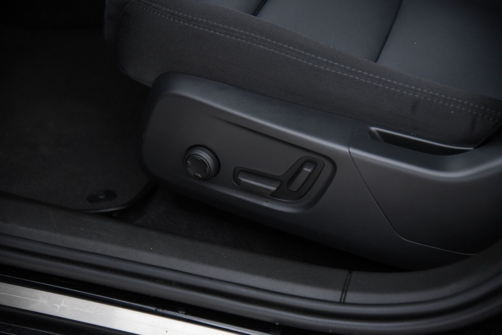 POLESTAR 2 2023 Long Range Single Motor, 170kW, 78kWh  *ACC / H&K / 360° / ILP / Muistipenkki / Lasikatto / LED / Navi* - Pilot Lite & Plus paketti / Uudet talvirenkaat / Akku kuntotarkastettu SoH 96% - Osta nyt, maksa vasta ensi vuonna