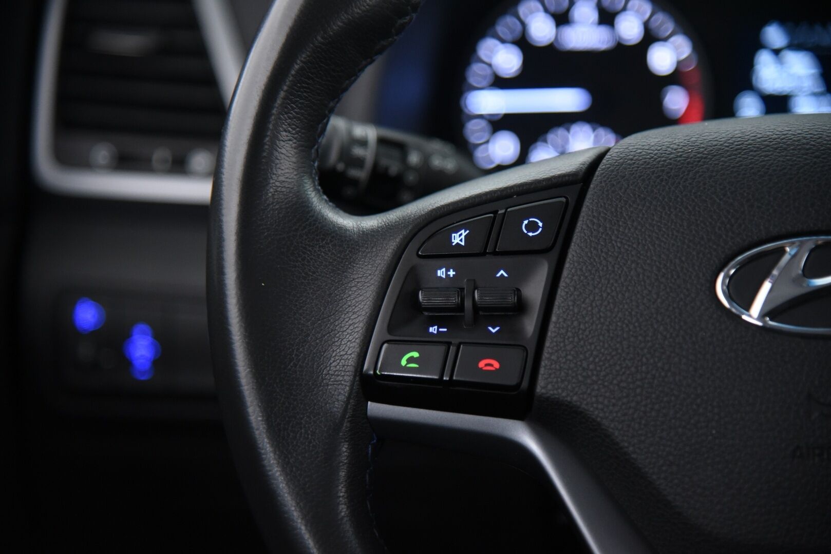 Hyundai Tucson 2017 1,6 6MT ISG Comfort * Vetokoukku / Lohkolämmitin / P-Kamera / Vakkari / Lämm. Ohjauspyörä * - Erinomainen huoltohistoria! / 2x renkaat aluvanteilla - HULLUT AVAJAISHULINAT KORKOTARJOUS 3,29 %