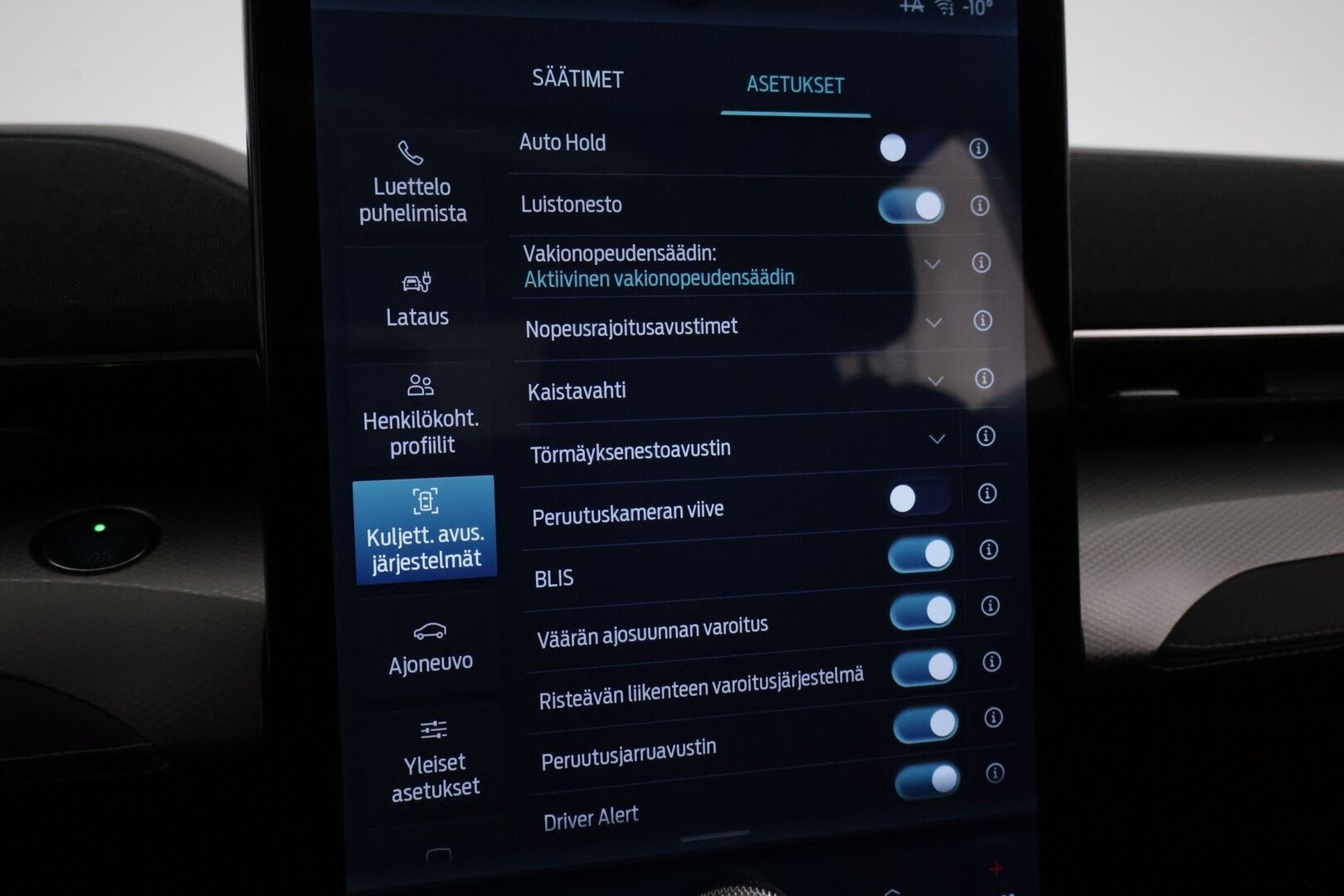 Ford Mustang Mach-E 2021 98kWh 285hv A1 RWD 5-ovinen * B&O / 360-kamera / Panorama / ACC / Keyless / Muistipenkki / Sähköluukku * - 2x Vanteet & Renkaat / Merkkihuollettu / SoH 93,6%