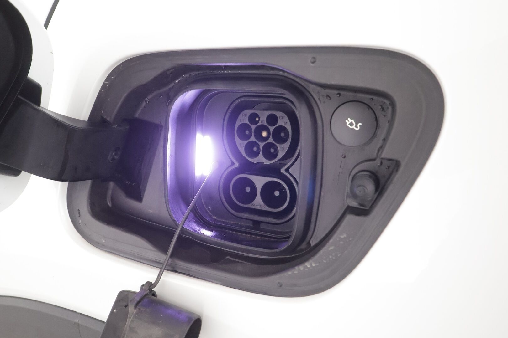 Volvo C40 2023 Recharge Twin Ultimate aut - | ACC | ILP | Koukku | Pixel-LED | Harman/Kardon | Lasikatto | Muistipenkki | Sporttipenkit | Pilot Assist | BLIS | Keyless | 2x renkaat aluin |