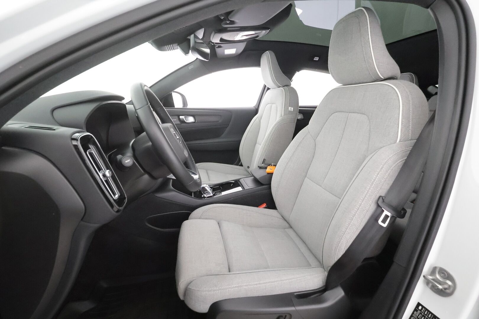 Volvo C40 2023 Recharge Twin Ultimate aut - | ACC | ILP | Koukku | Pixel-LED | Harman/Kardon | Lasikatto | Muistipenkki | Sporttipenkit | Pilot Assist | BLIS | Keyless | 2x renkaat aluin |