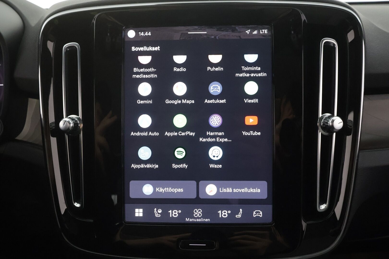Volvo C40 2023 Recharge Twin Ultimate aut - | ACC | ILP | Koukku | Pixel-LED | Harman/Kardon | Lasikatto | Muistipenkki | Sporttipenkit | Pilot Assist | BLIS | Keyless | 2x renkaat aluin |