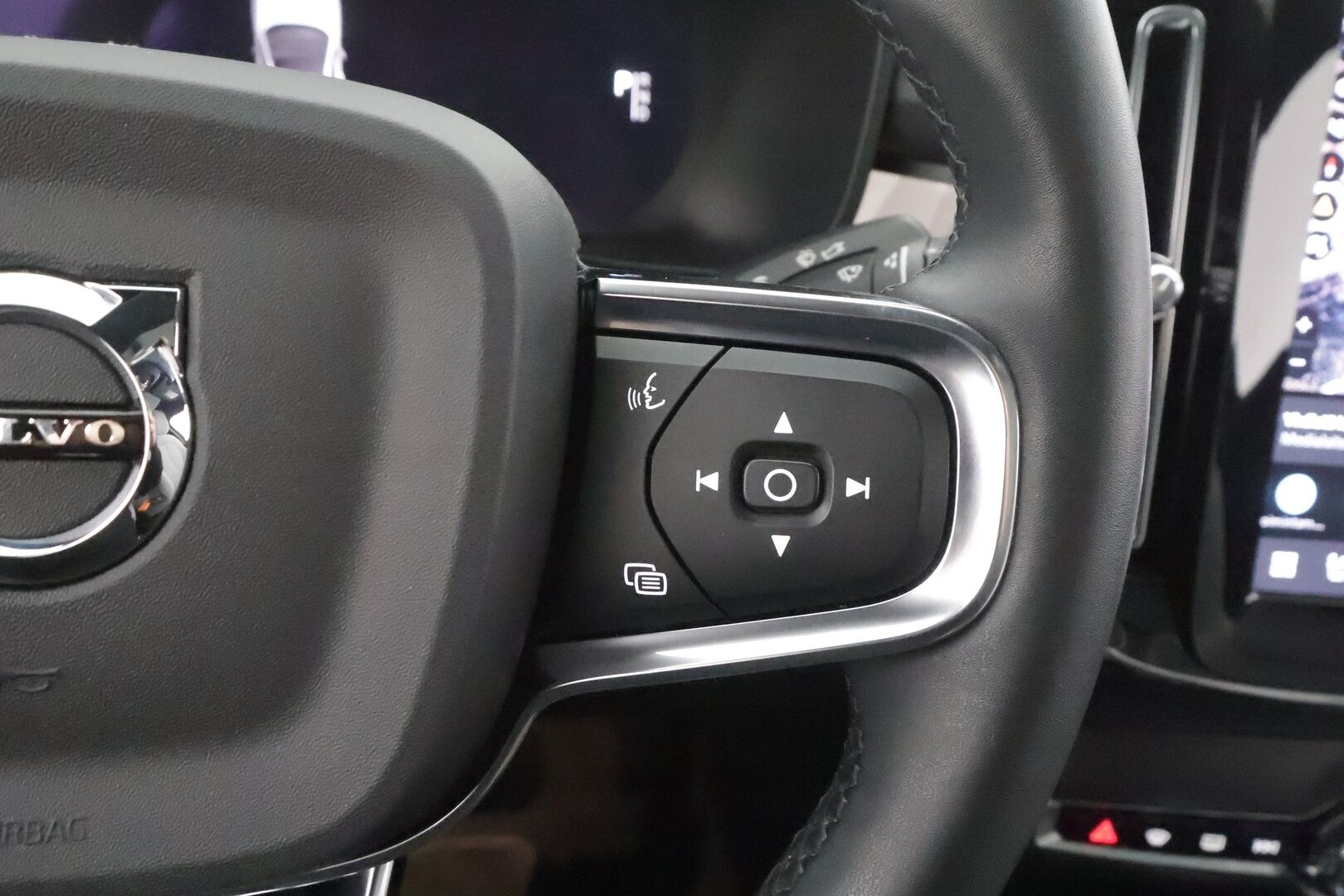 Volvo C40 2023 Recharge Twin Ultimate aut - | ACC | ILP | Koukku | Pixel-LED | Harman/Kardon | Lasikatto | Muistipenkki | Sporttipenkit | Pilot Assist | BLIS | Keyless | 2x renkaat aluin |